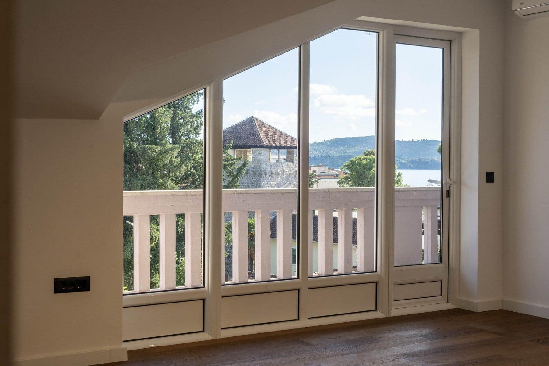 SOLD Renovated 2bdr Apartment in Tivat center (2)
