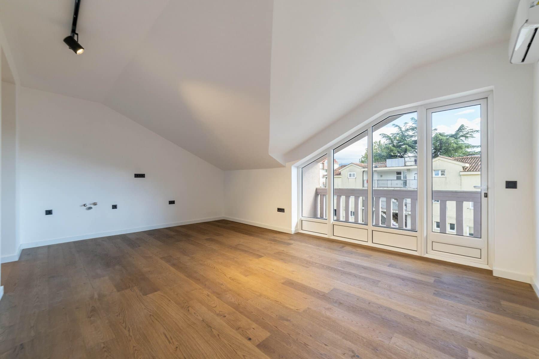 SOLD Renovated 2bdr Apartment in Tivat center (3)