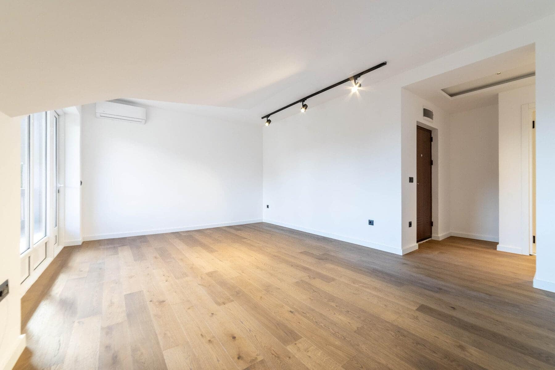 SOLD Renovated 2bdr Apartment in Tivat center (4)