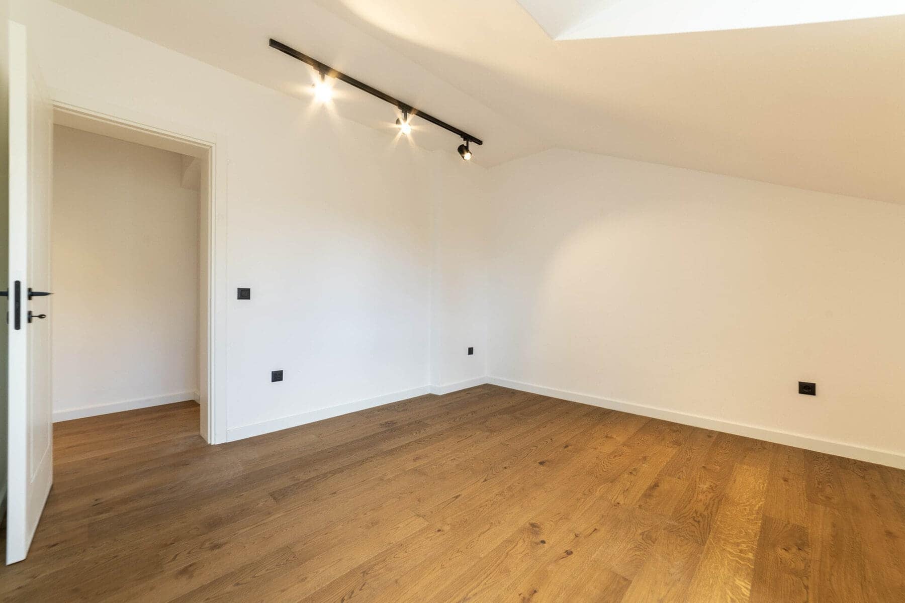 SOLD Renovated 2bdr Apartment in Tivat center (6)