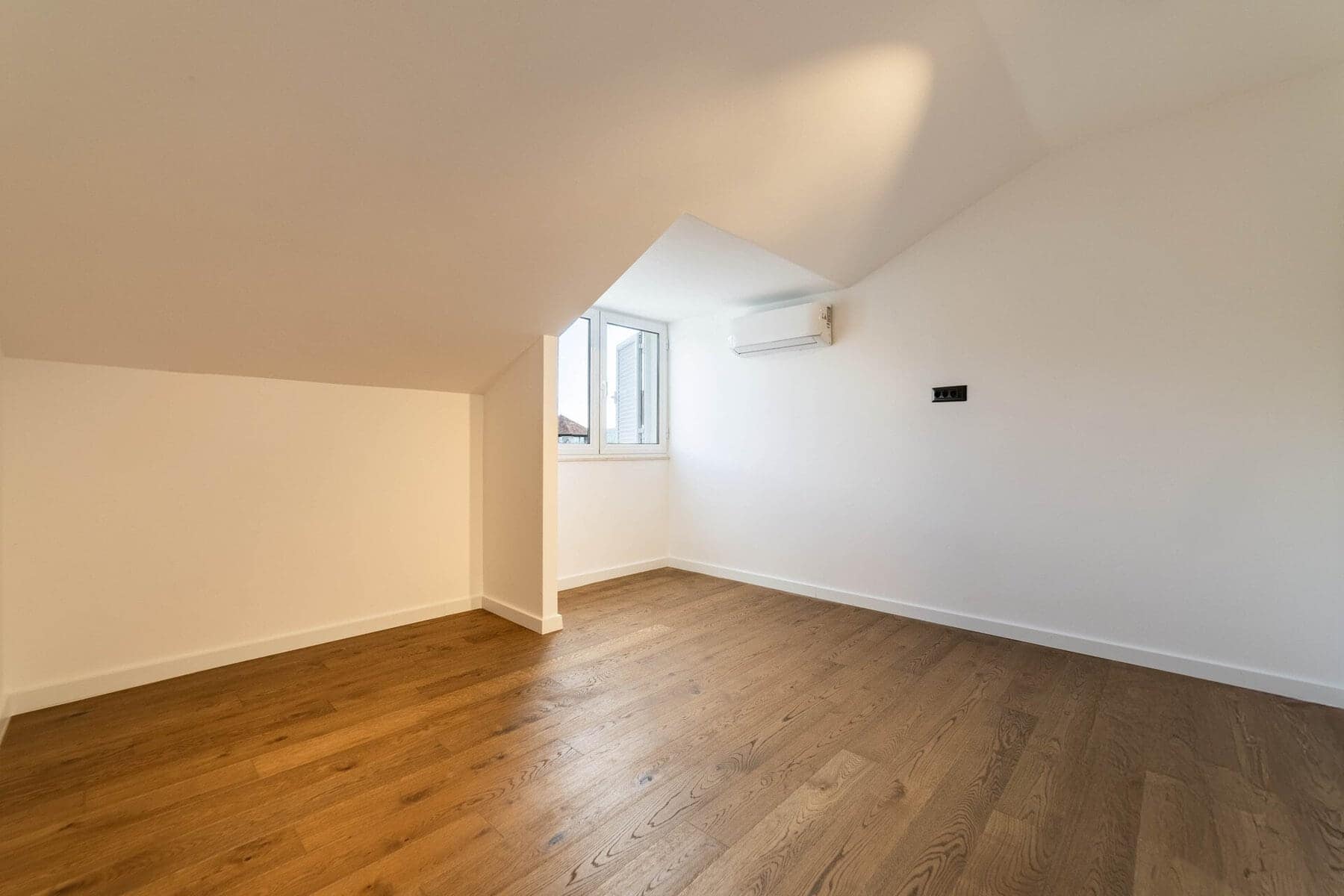 SOLD Renovated 2bdr Apartment in Tivat center (7)