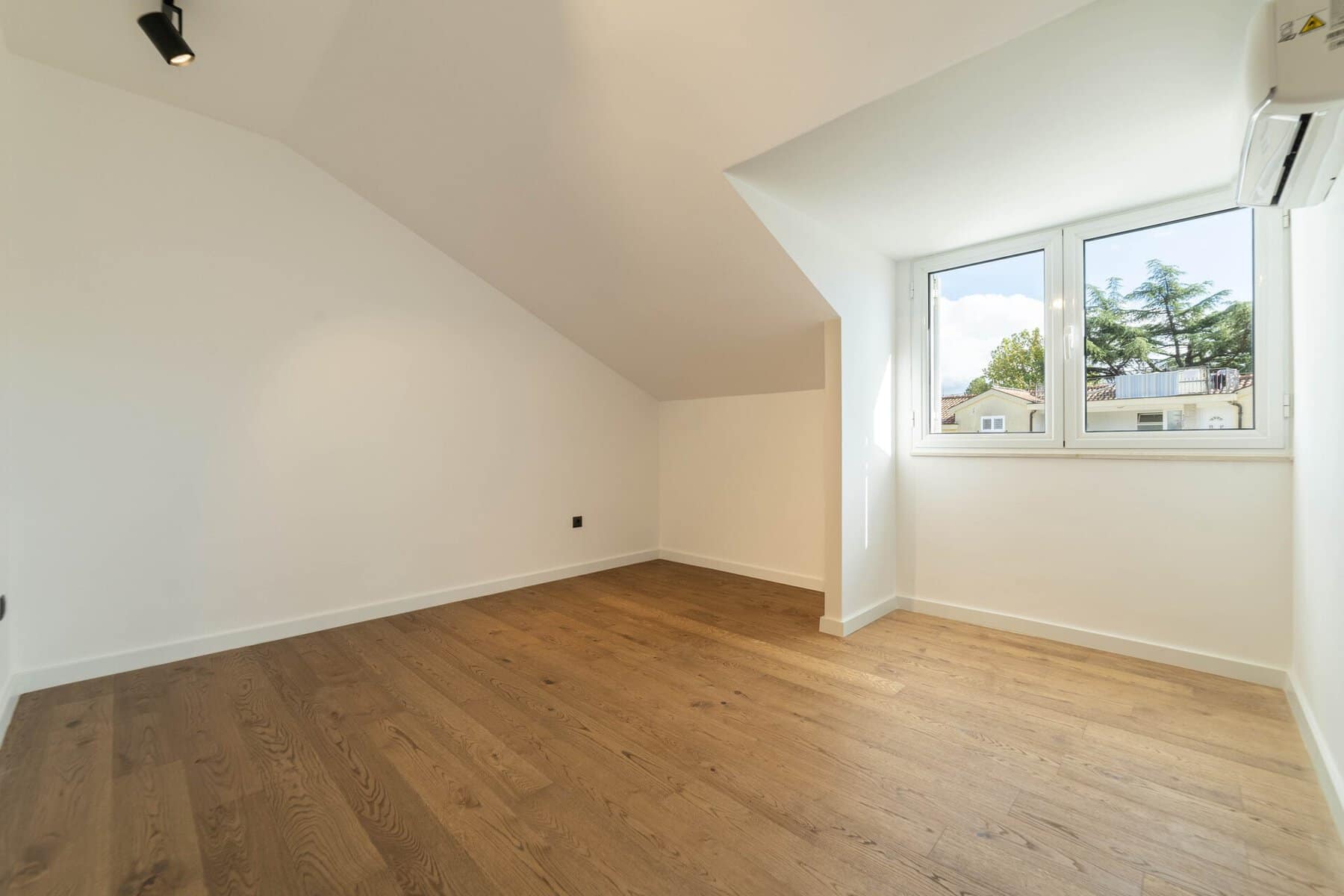 SOLD Renovated 2bdr Apartment in Tivat center (8)