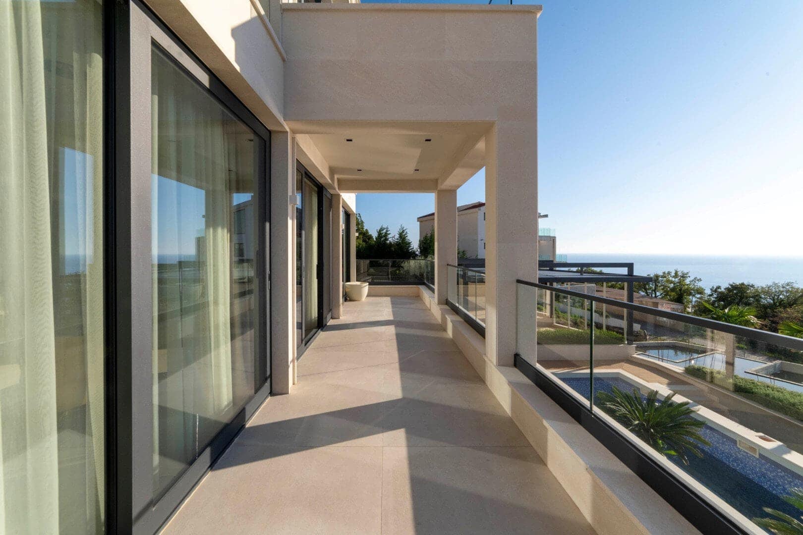 Blizikuce Contemporary Villa (26)