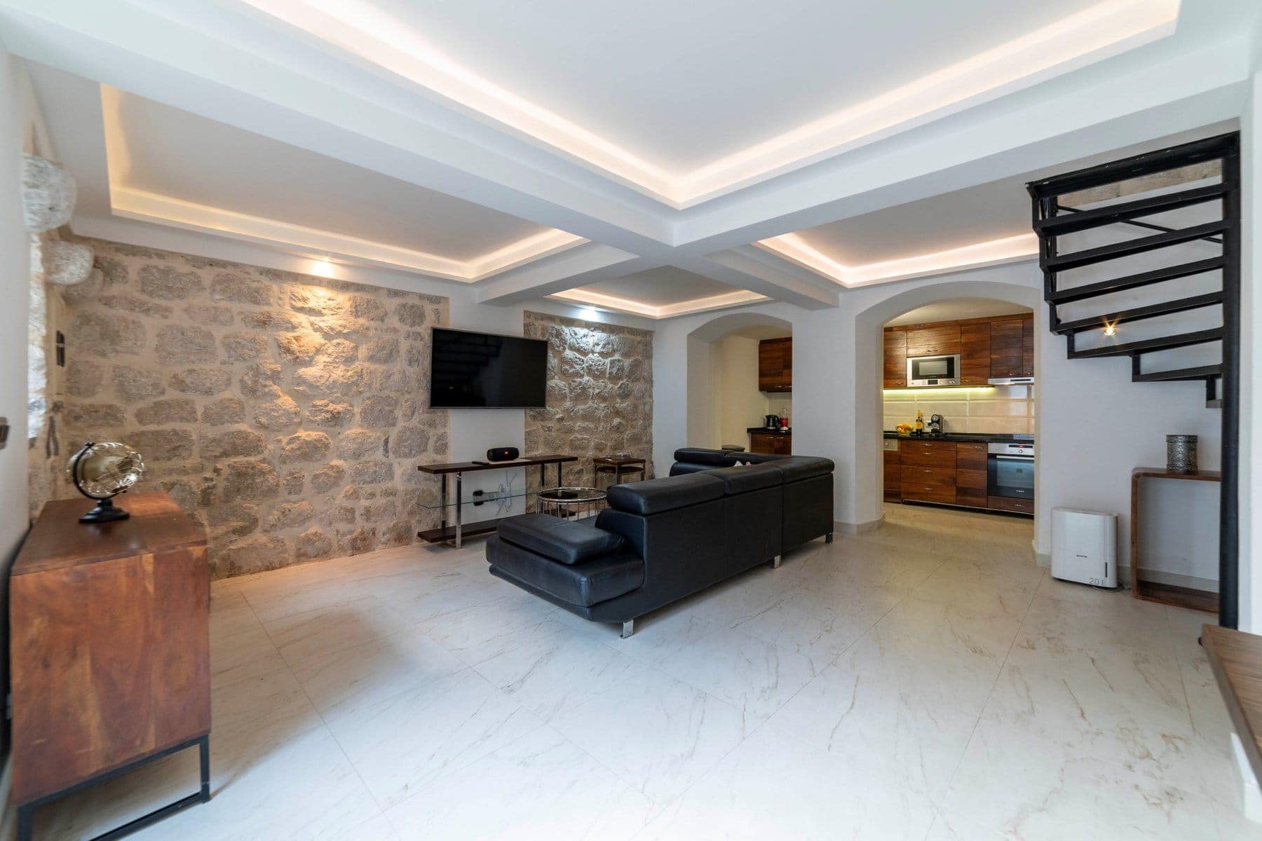 Charming waterfront stone house with a swimming pool, Perast (7)