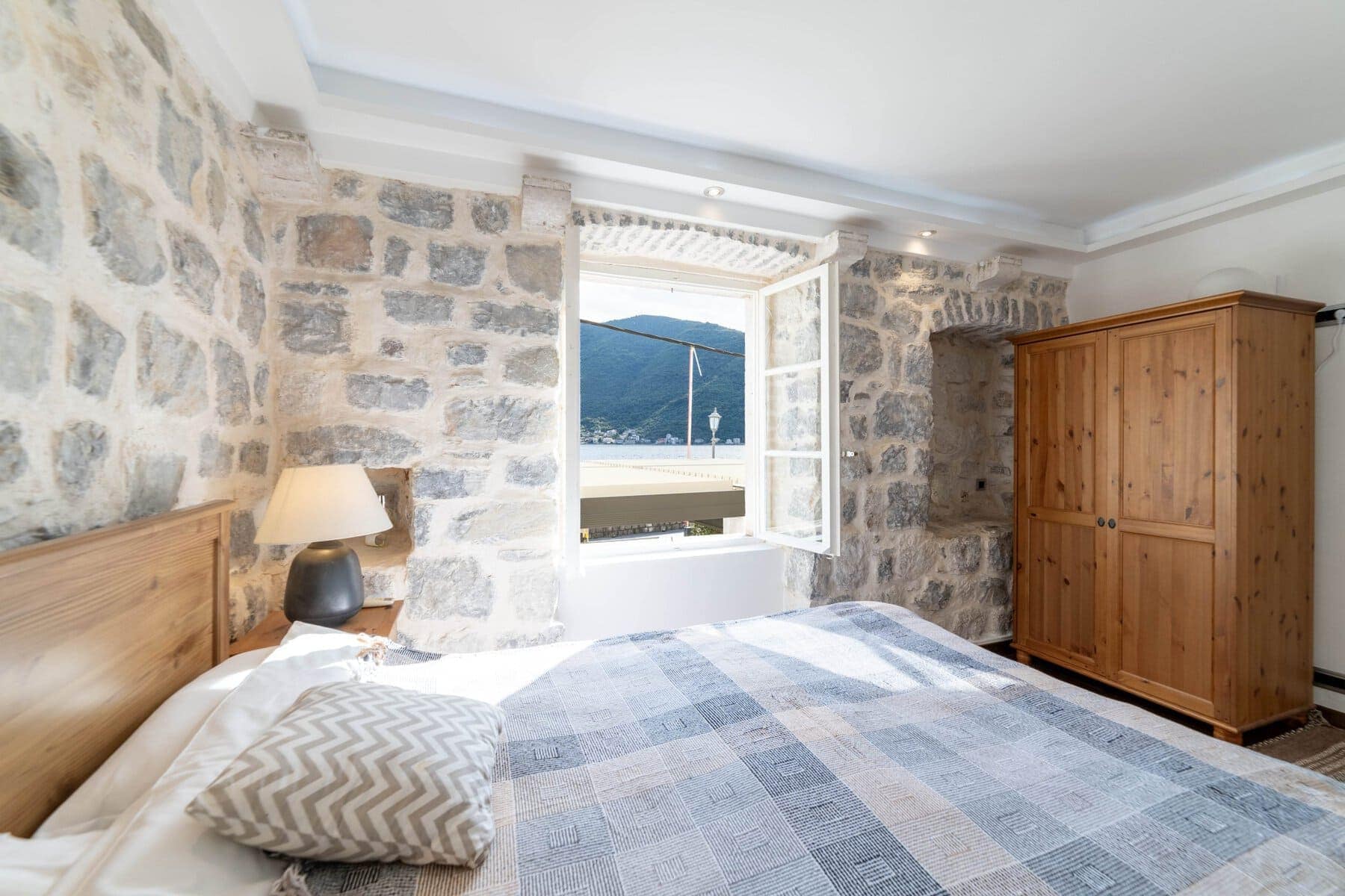 Charming waterfront stone house with a swimming pool, Perast (12)