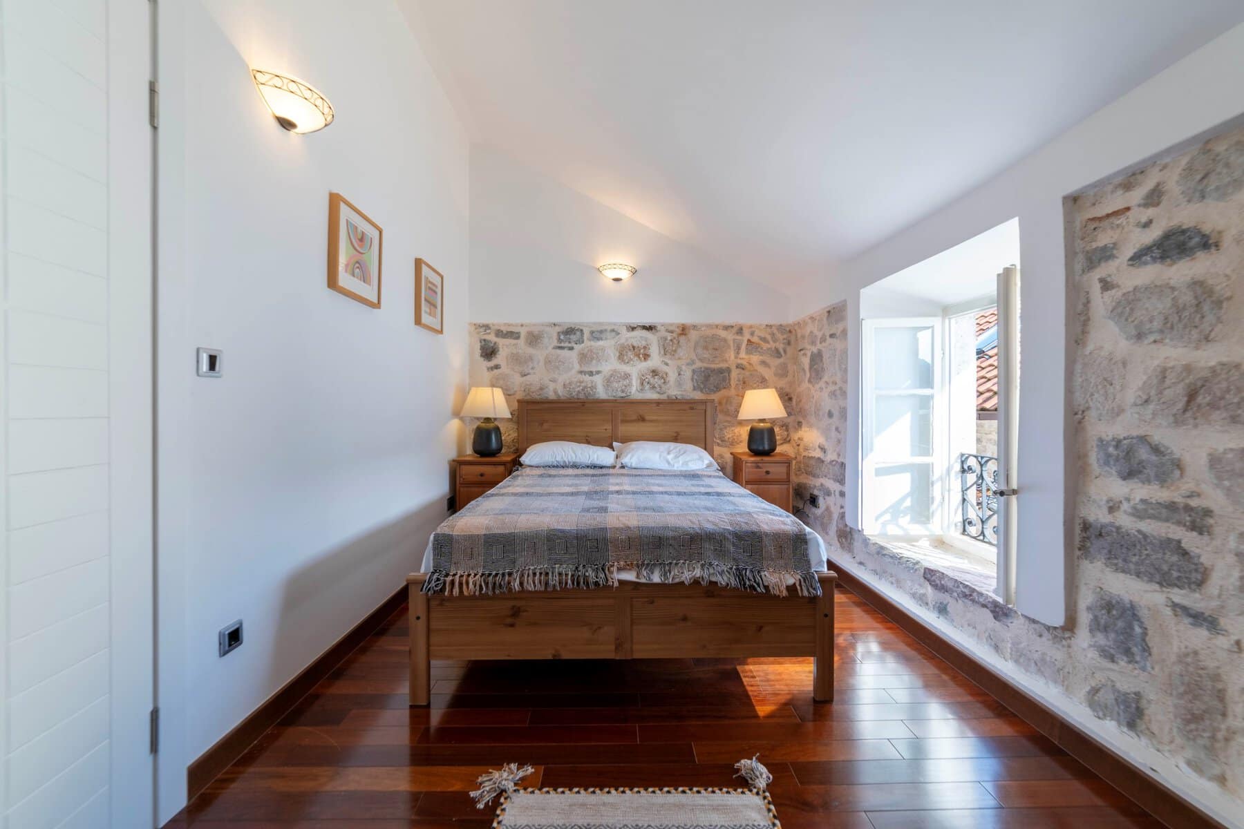 Charming waterfront stone house with a swimming pool, Perast (16)