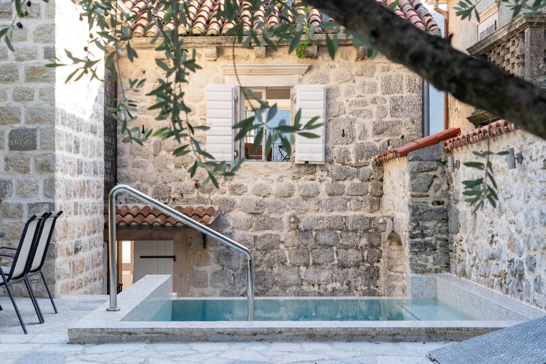 Charming waterfront stone house with a swimming pool, Perast (19)