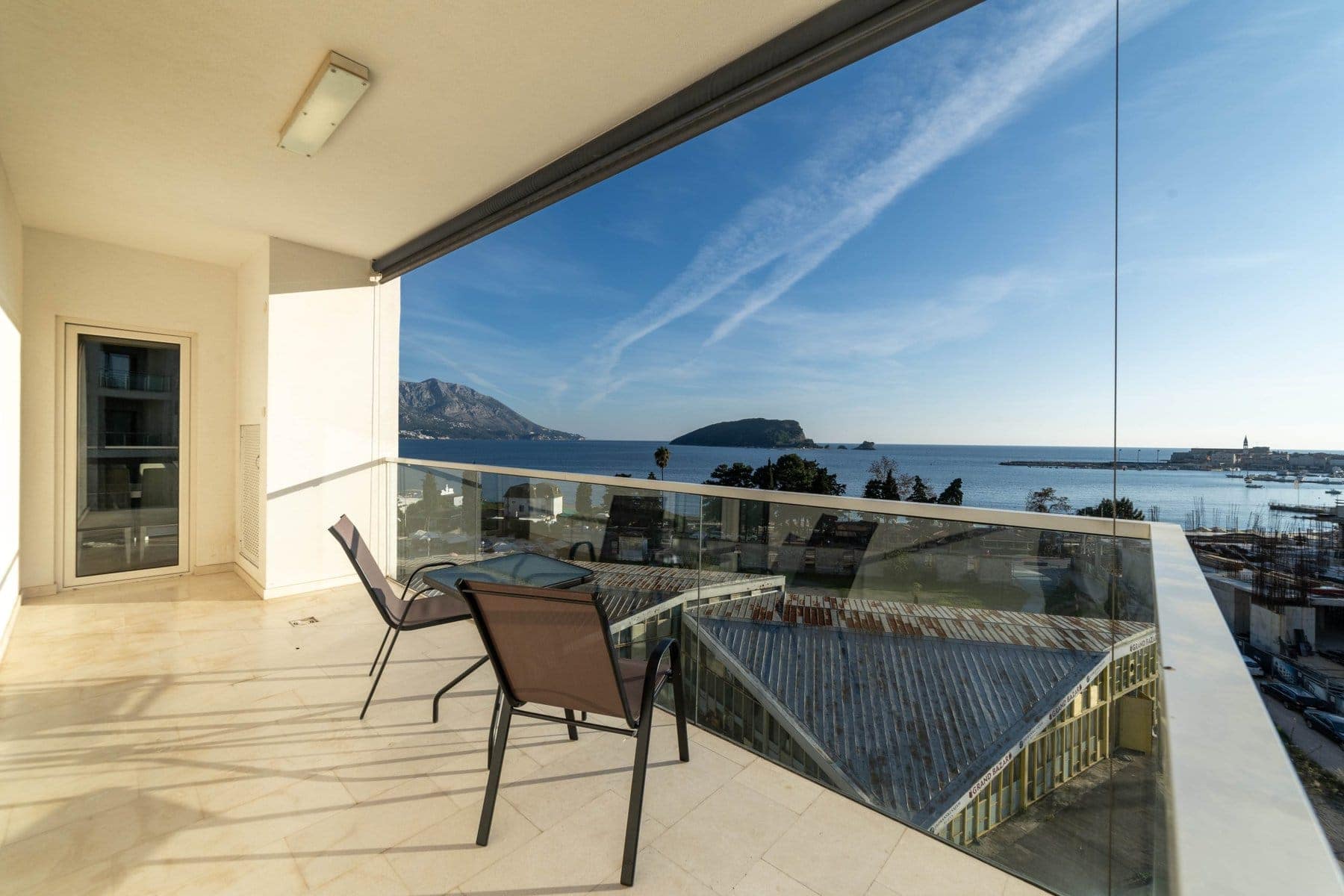 Furnished, two-bedroom apartment with a sea view, Budva (11)