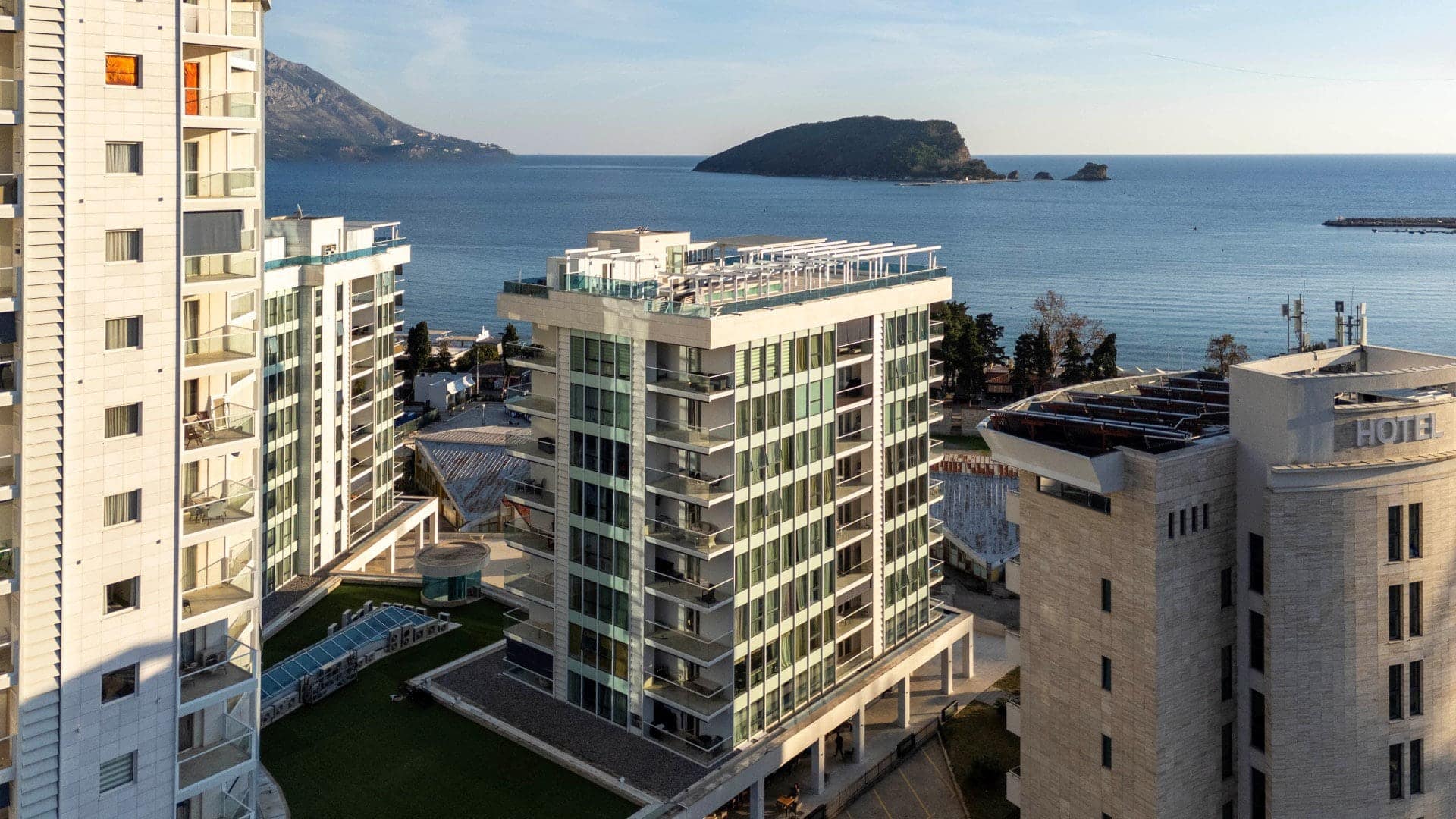 Furnished, two-bedroom apartment with a sea view, Budva (13)