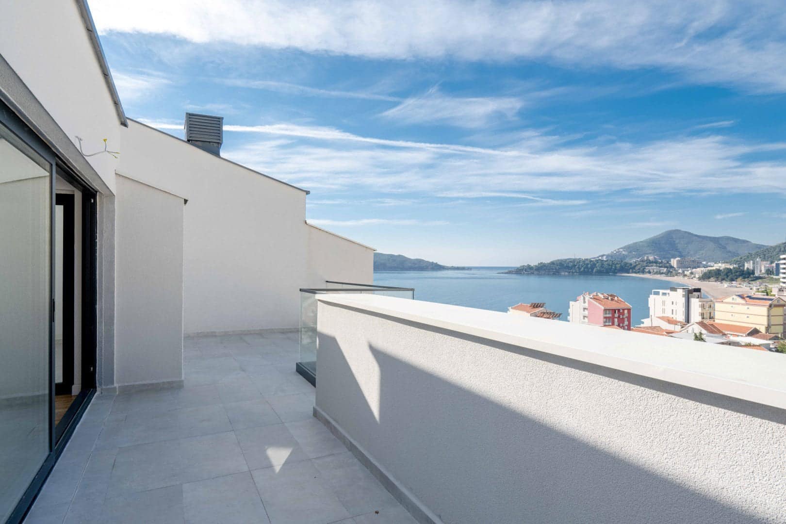 New 3-bdr penthouse apartment with sea view, Rafailovici (5)