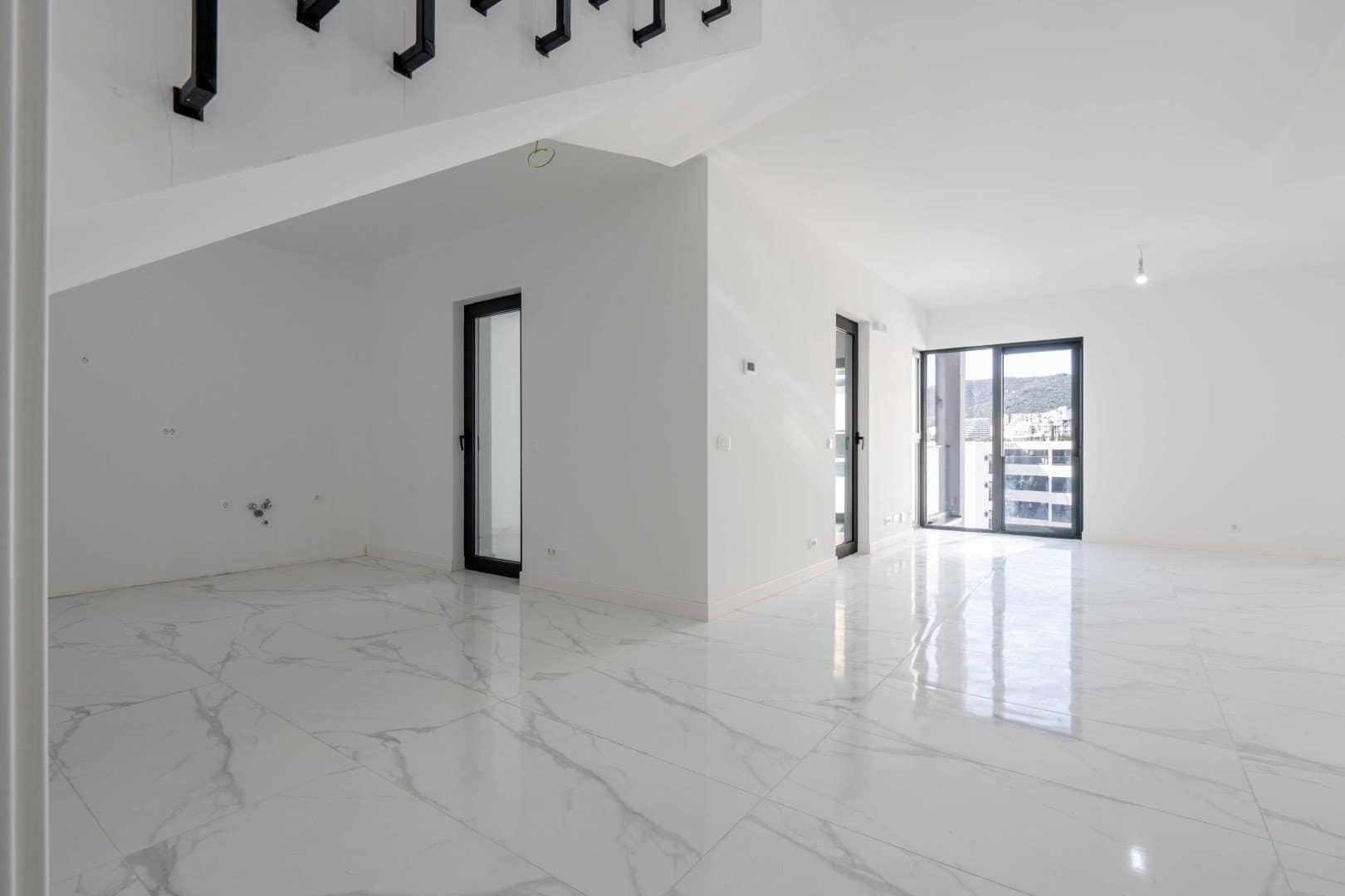 New 3-bdr penthouse apartment with sea view, Rafailovici (6)