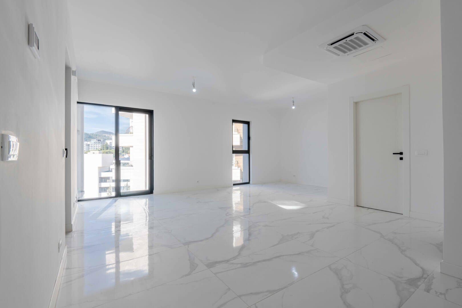 New 3-bdr penthouse apartment with sea view, Rafailovici (7)