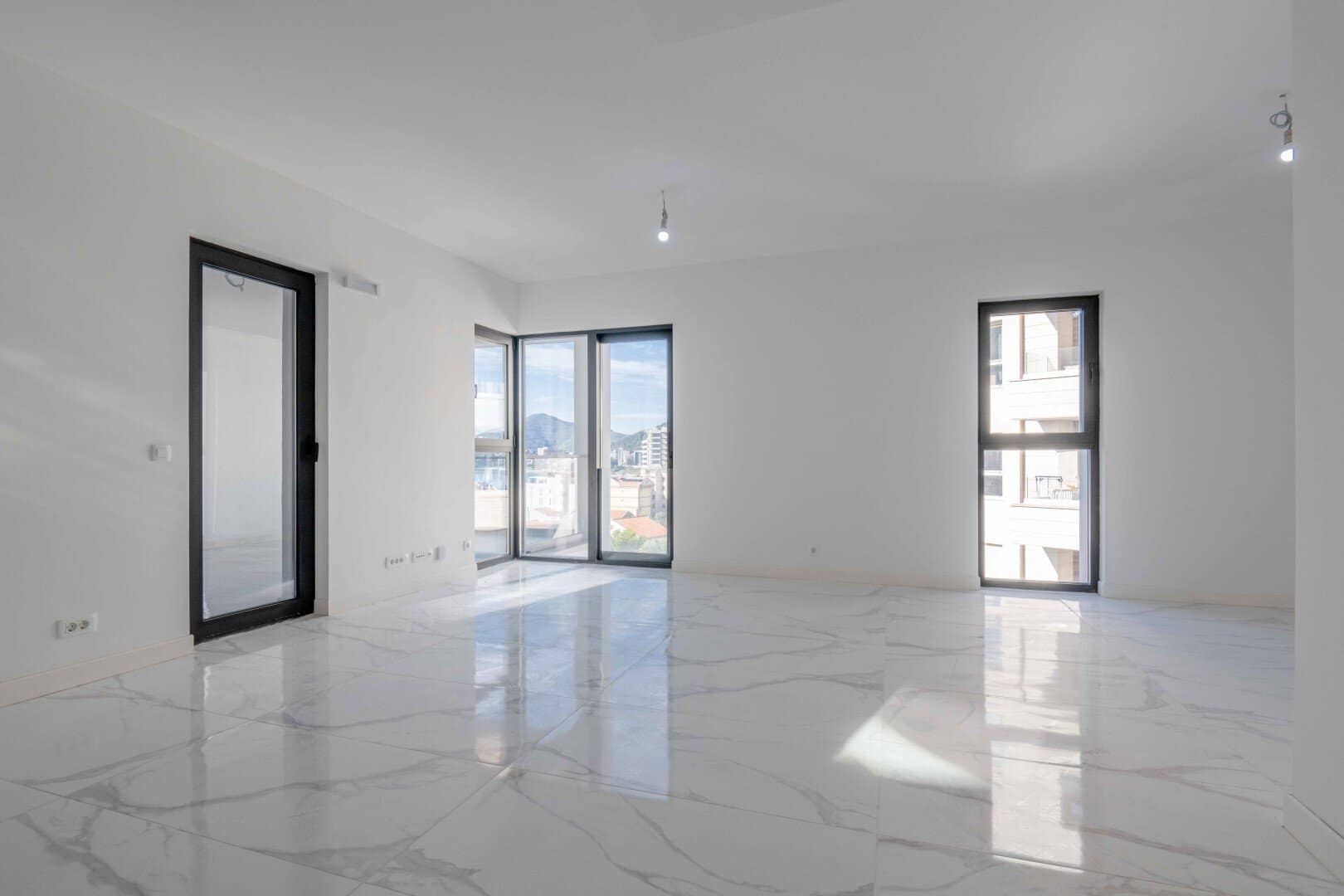 New 3-bdr penthouse apartment with sea view, Rafailovici (8)