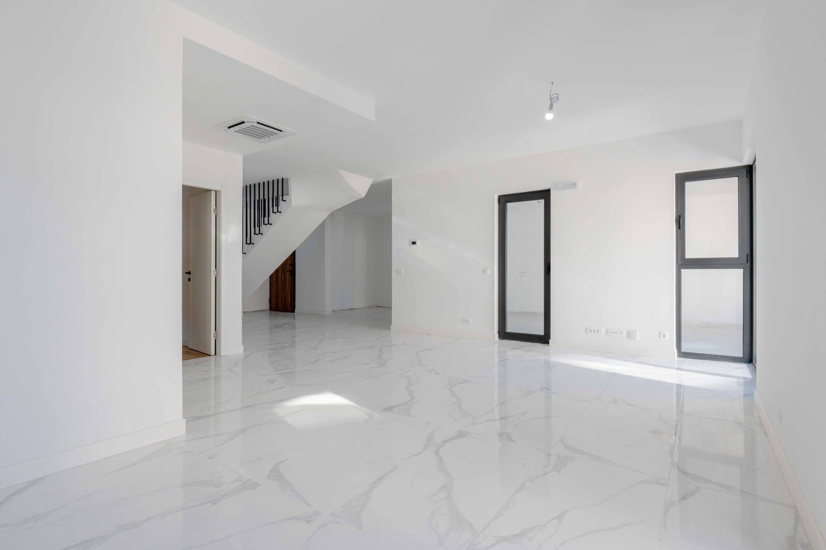 New 3-bdr penthouse apartment with sea view, Rafailovici (9)