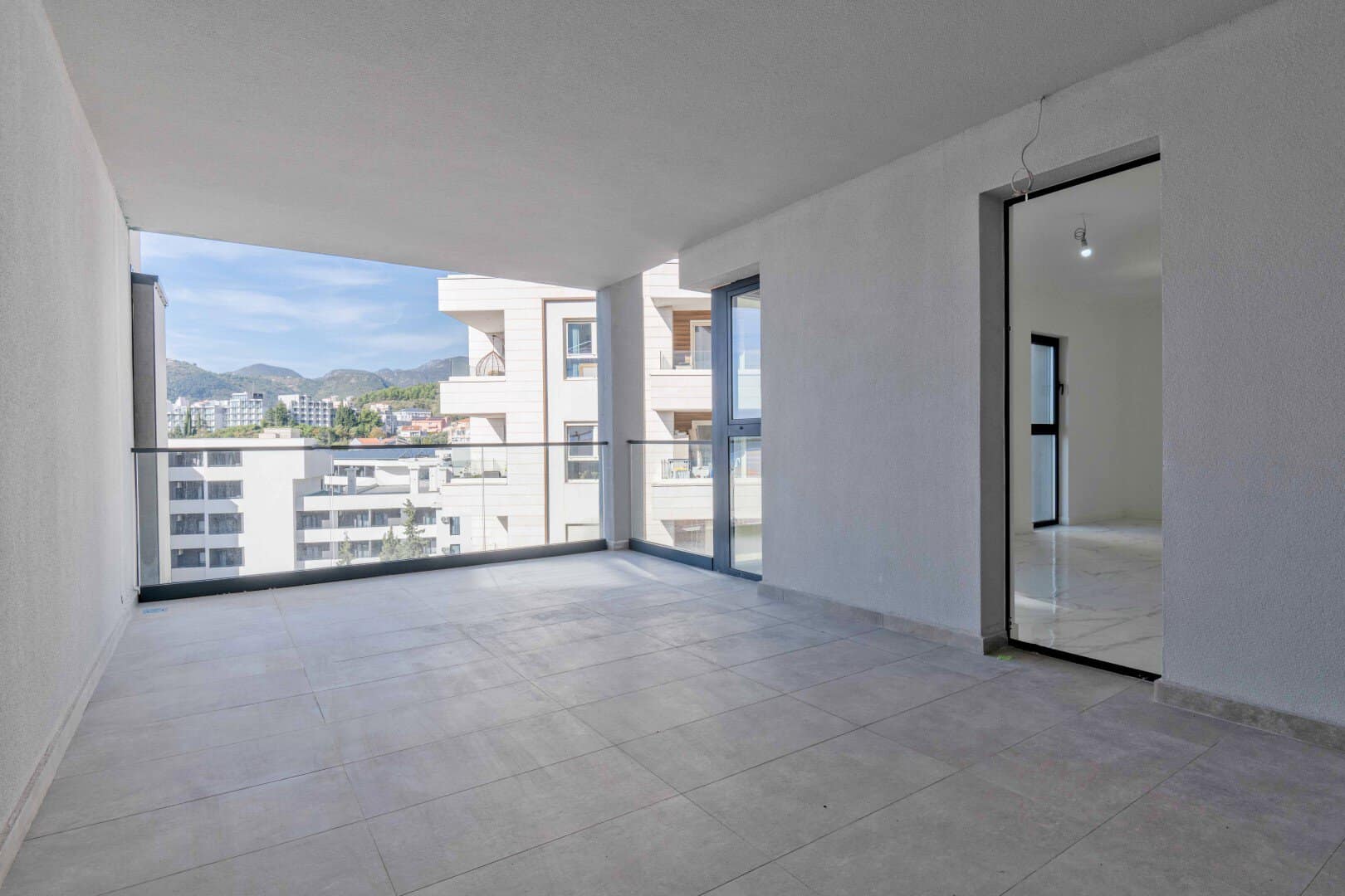 New 3-bdr penthouse apartment with sea view, Rafailovici (10)