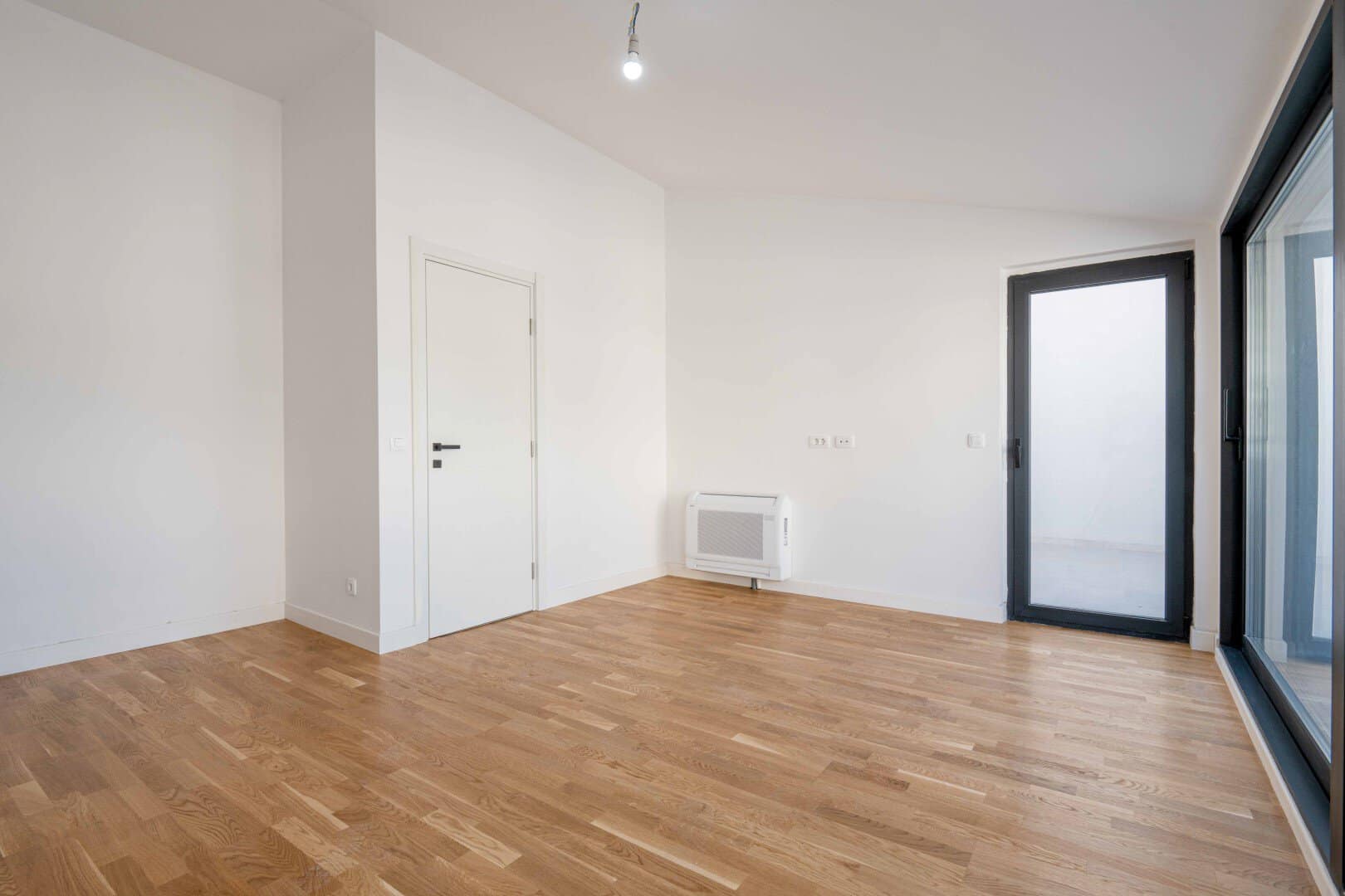New 3-bdr penthouse apartment with sea view, Rafailovici (13)