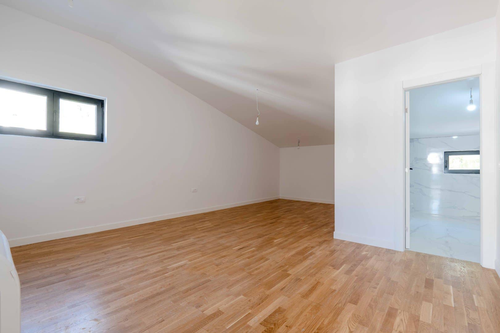 New 3-bdr penthouse apartment with sea view, Rafailovici (15)