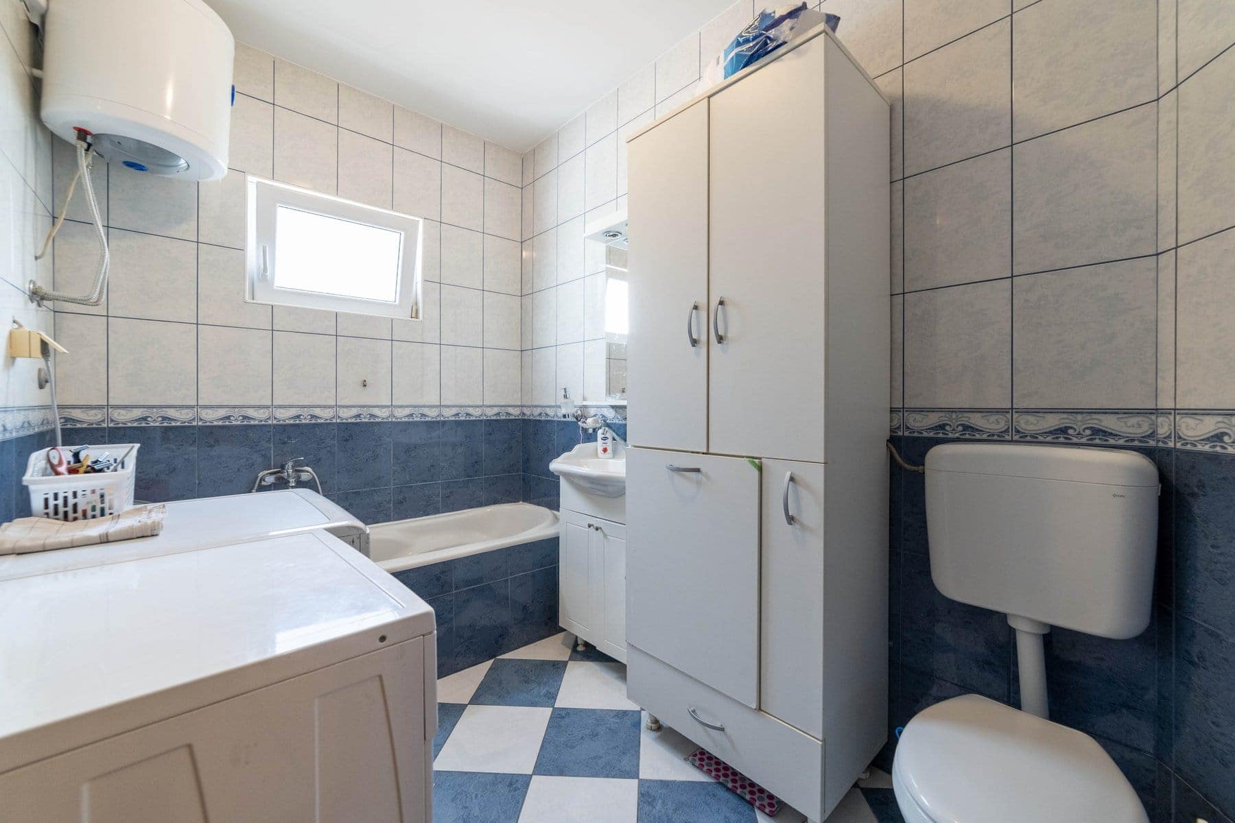 Tivat, Pod Kuk – three-bedroom furnished apartment with two large terraces and a view of the sea (10)