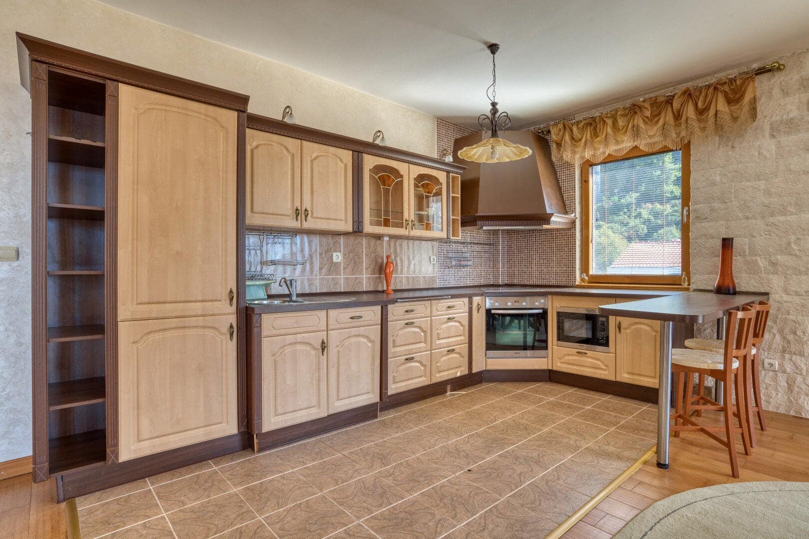 Furnished 3-bdr apartment with open sea view, Sveti Stefan (9)