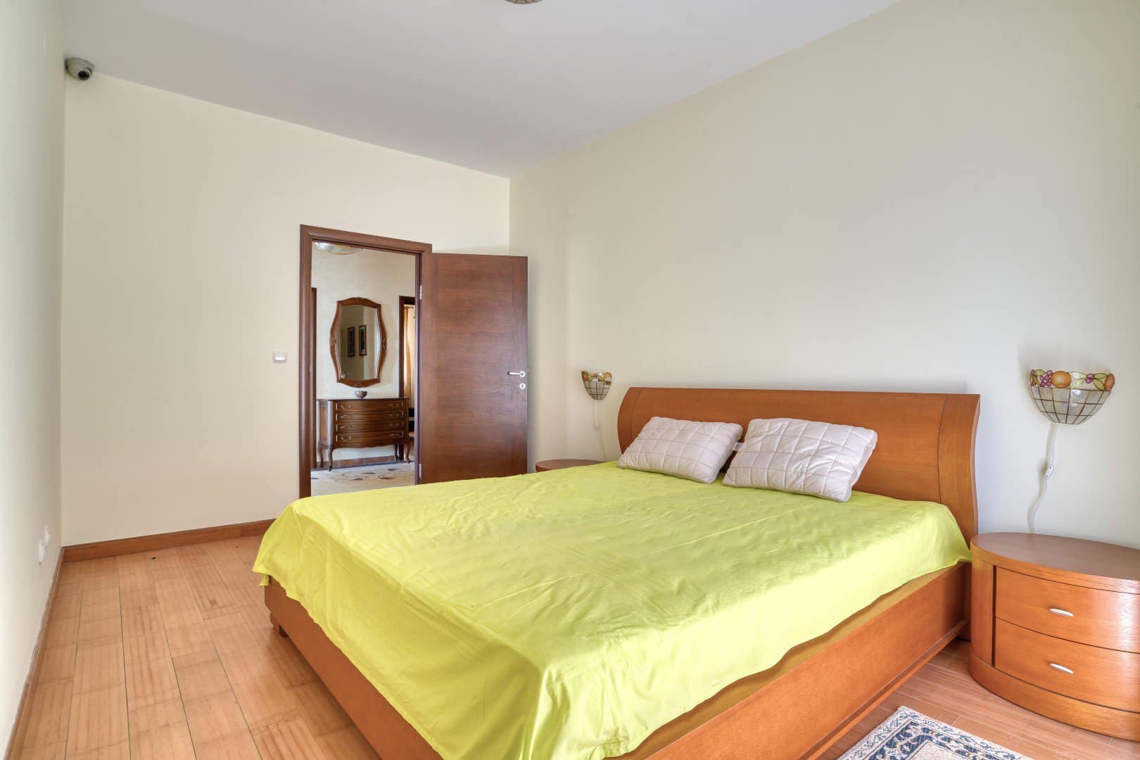Furnished 3-bdr apartment with open sea view, Sveti Stefan (13)