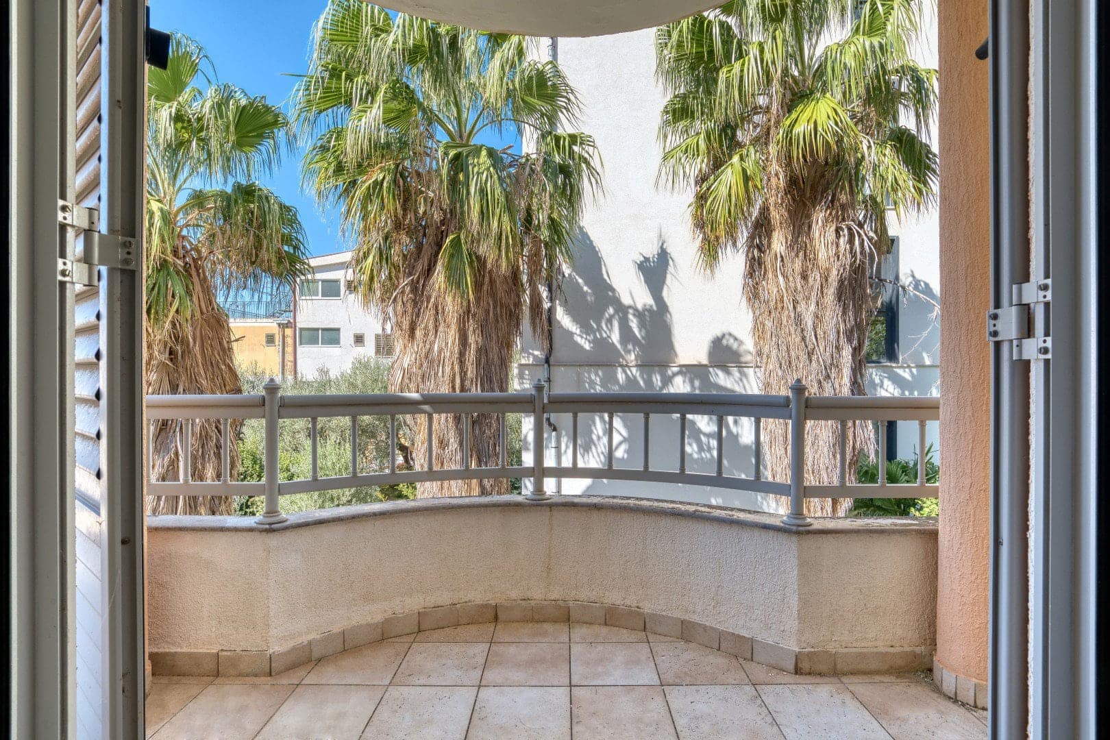 Furnished 3-bdr apartment with open sea view, Sveti Stefan (16)