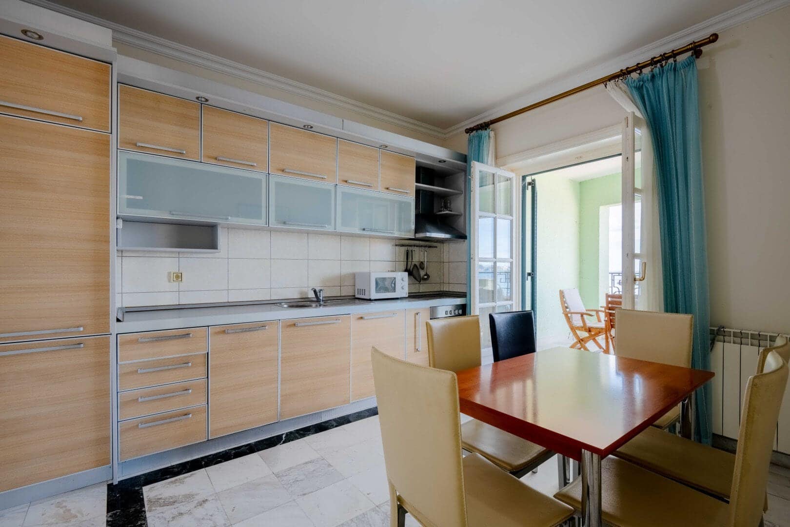 Seafront 3-bdr apartment, Sveti Stefan (5)