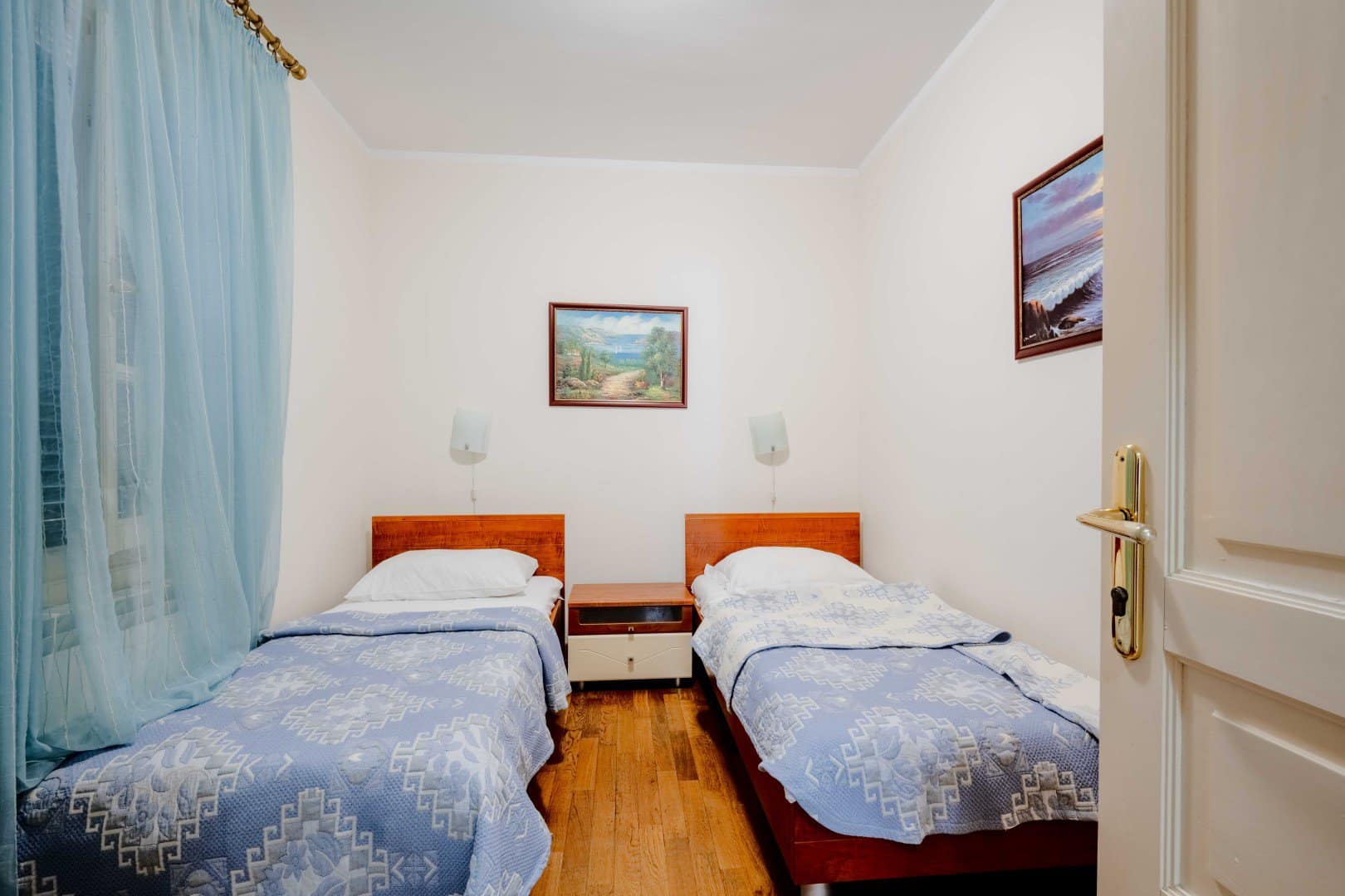 Seafront 3-bdr apartment, Sveti Stefan (9)