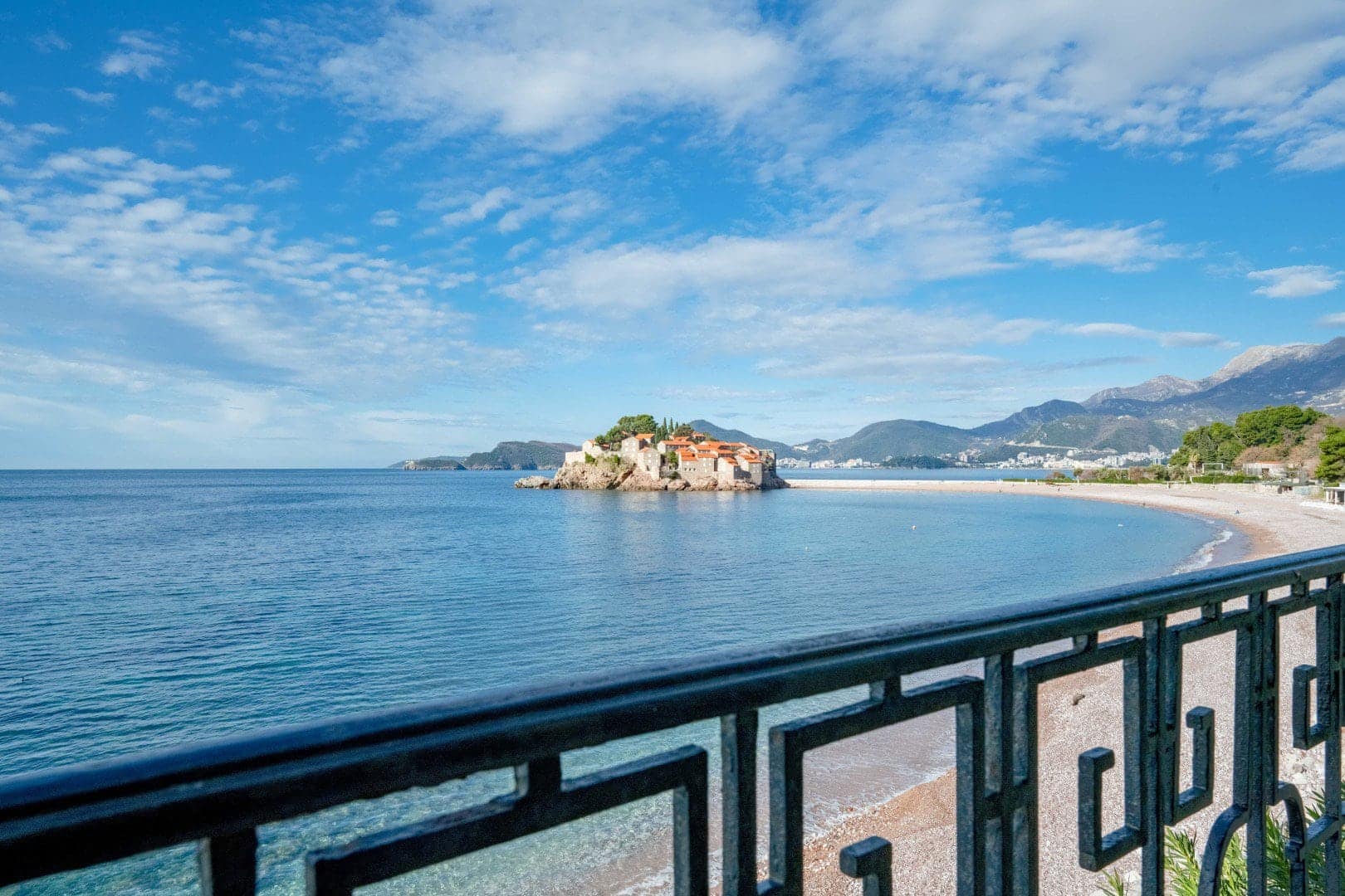 Seafront 3-bdr apartment, Sveti Stefan (12)
