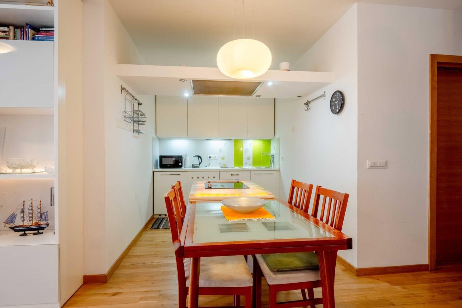 Two-bedroom apartment with sea view, Rozino (6)