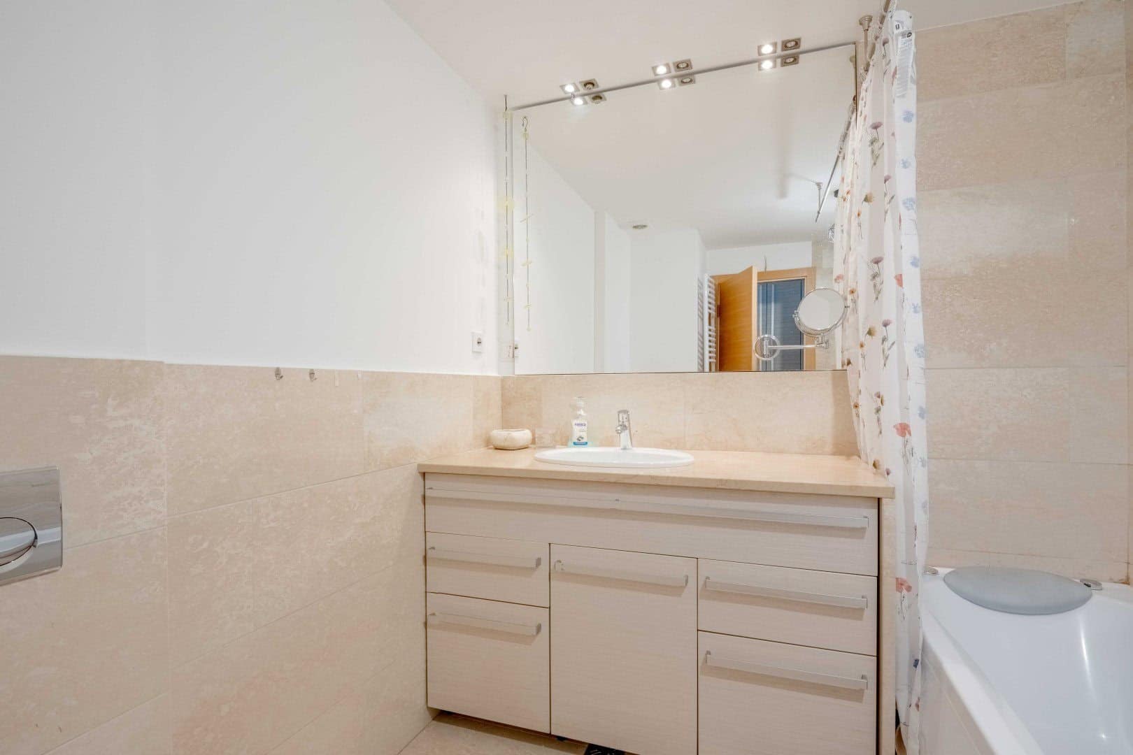 Two-bedroom apartment with sea view, Rozino (11)