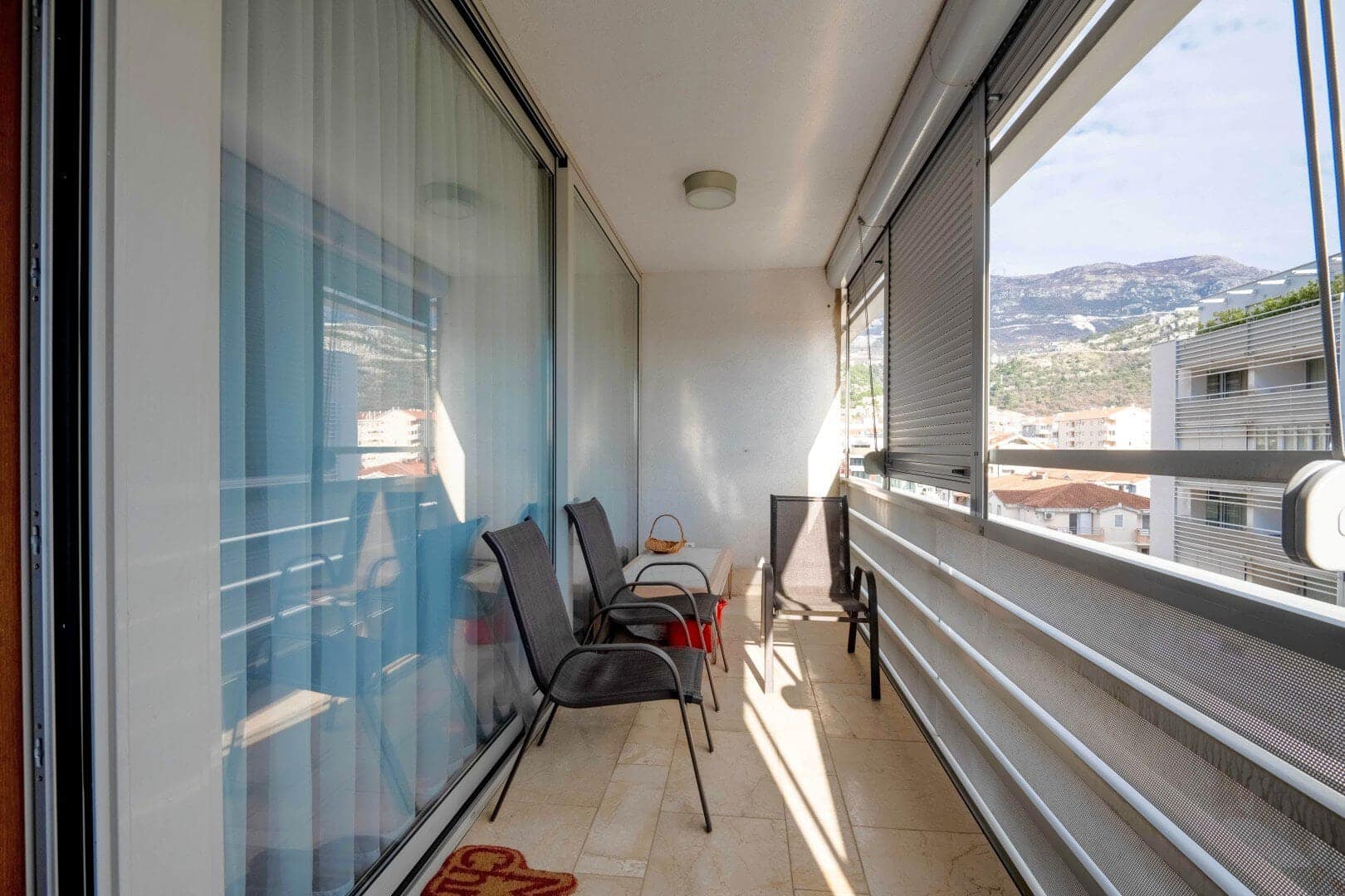 Two-bedroom apartment with sea view, Rozino (12)