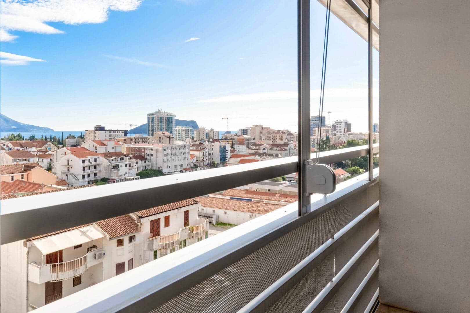 Two-bedroom apartment with sea view, Rozino (13)