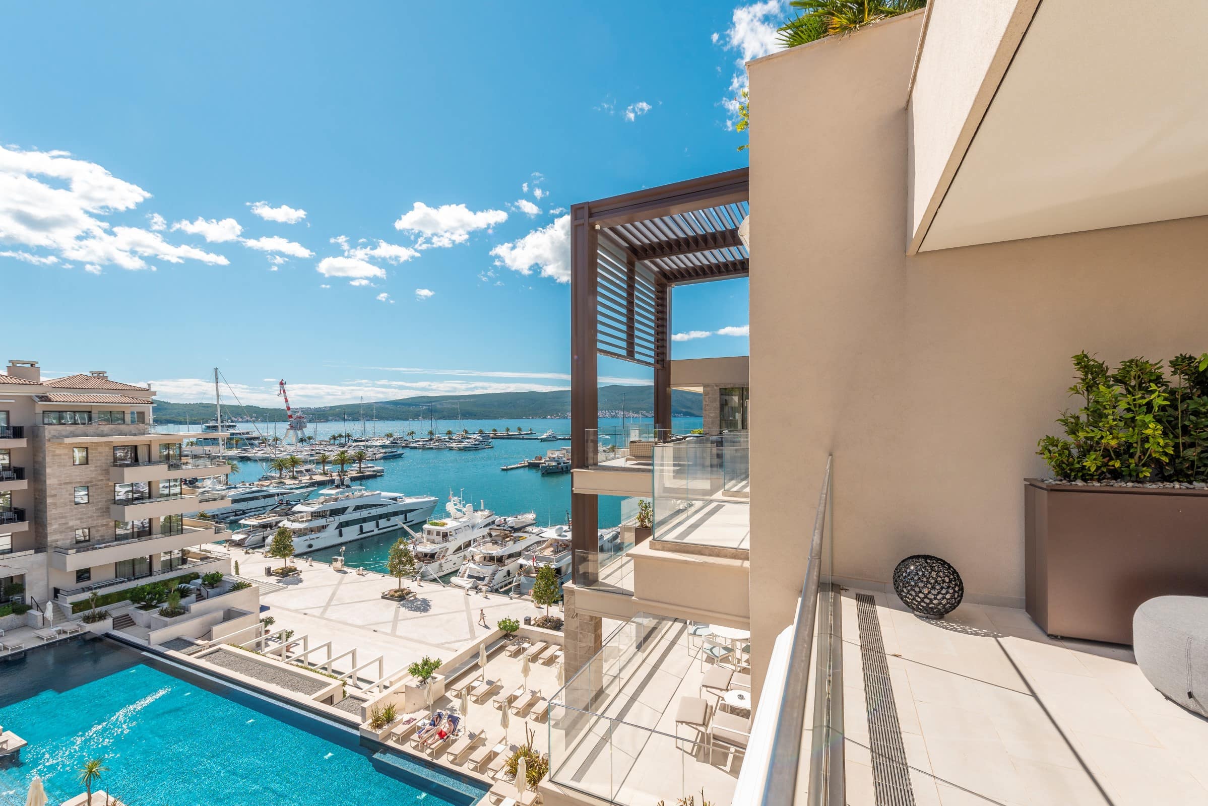 Luxury Three-bedroom Penthouse Porto Montenegro (25)