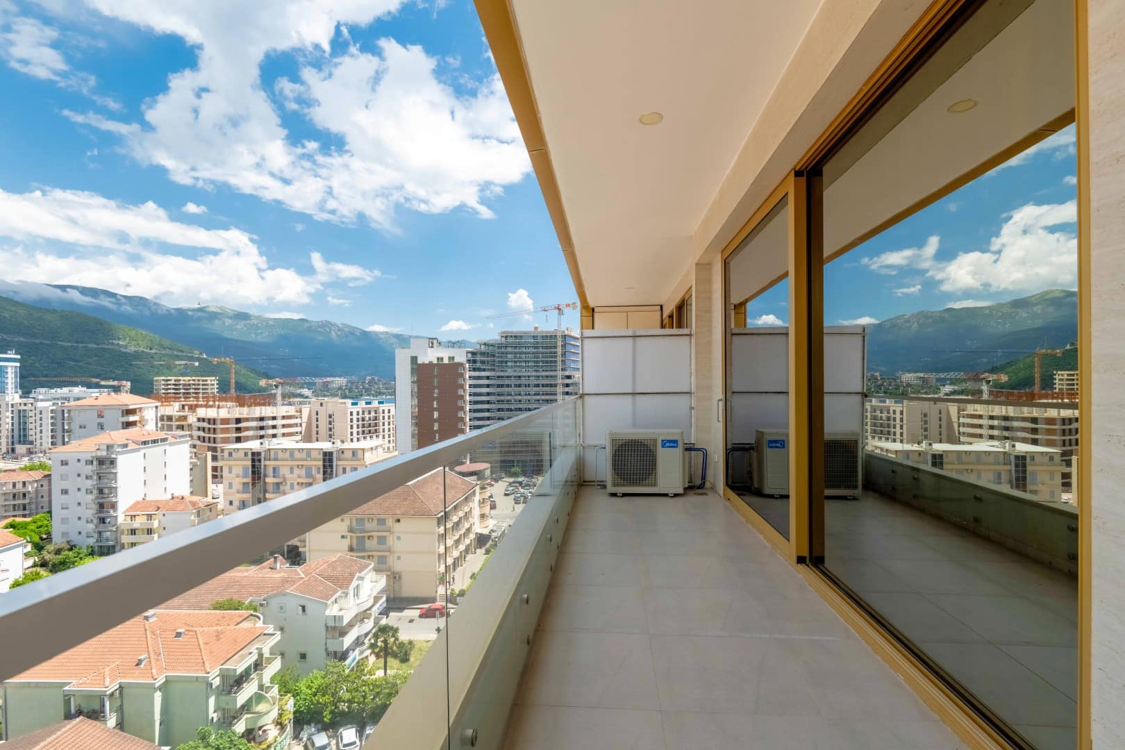 Luxury 2-bdr apartment, Victoria Residence, Budva (13)