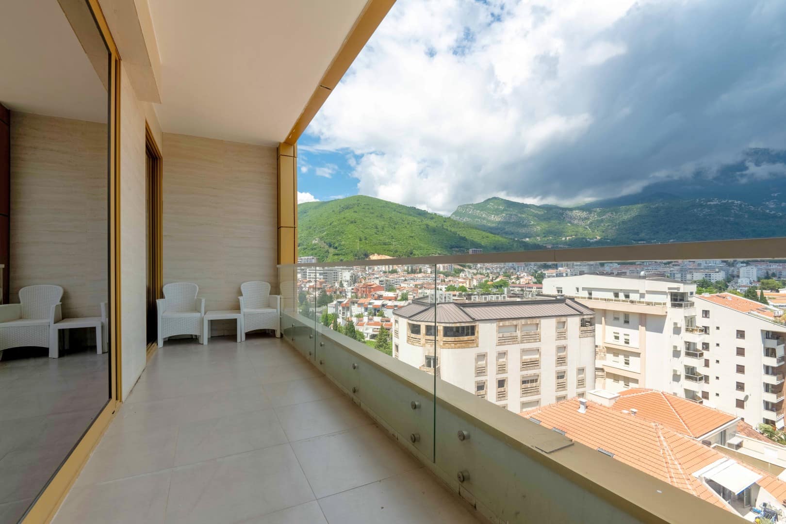 Luxury 2-bdr apartment, Victoria Residence, Budva (14)