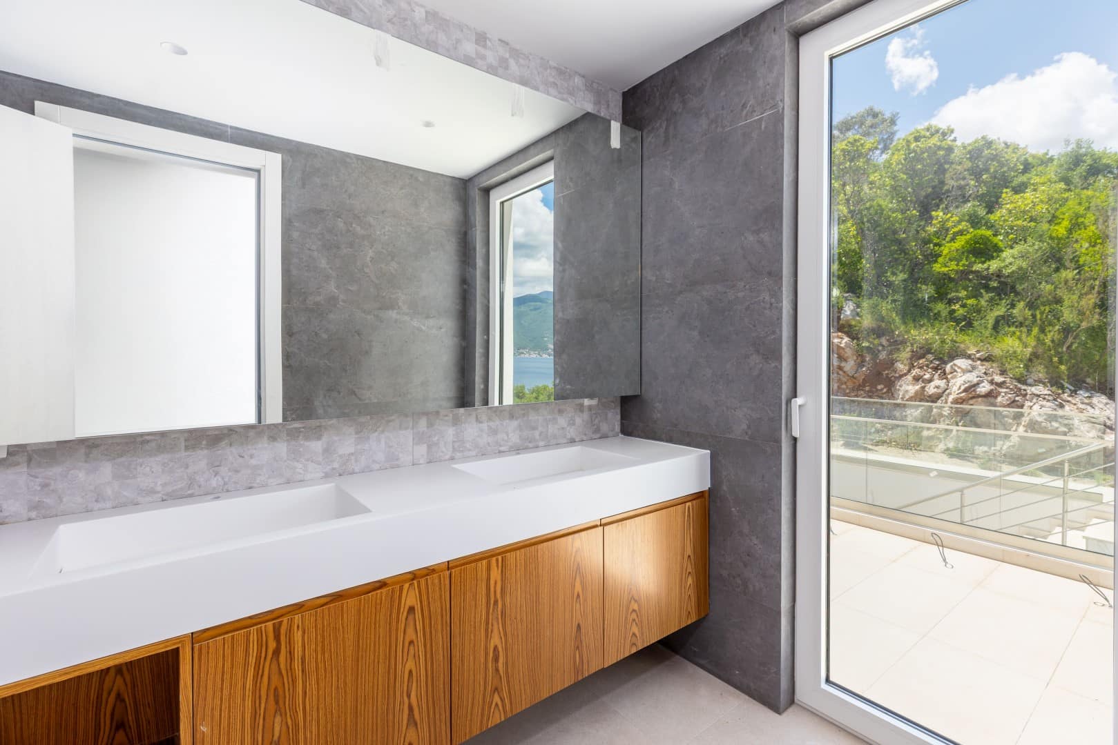 Contemporary 5bdr Villa with private swimming pool and panoramic sea view, Krasici (15)