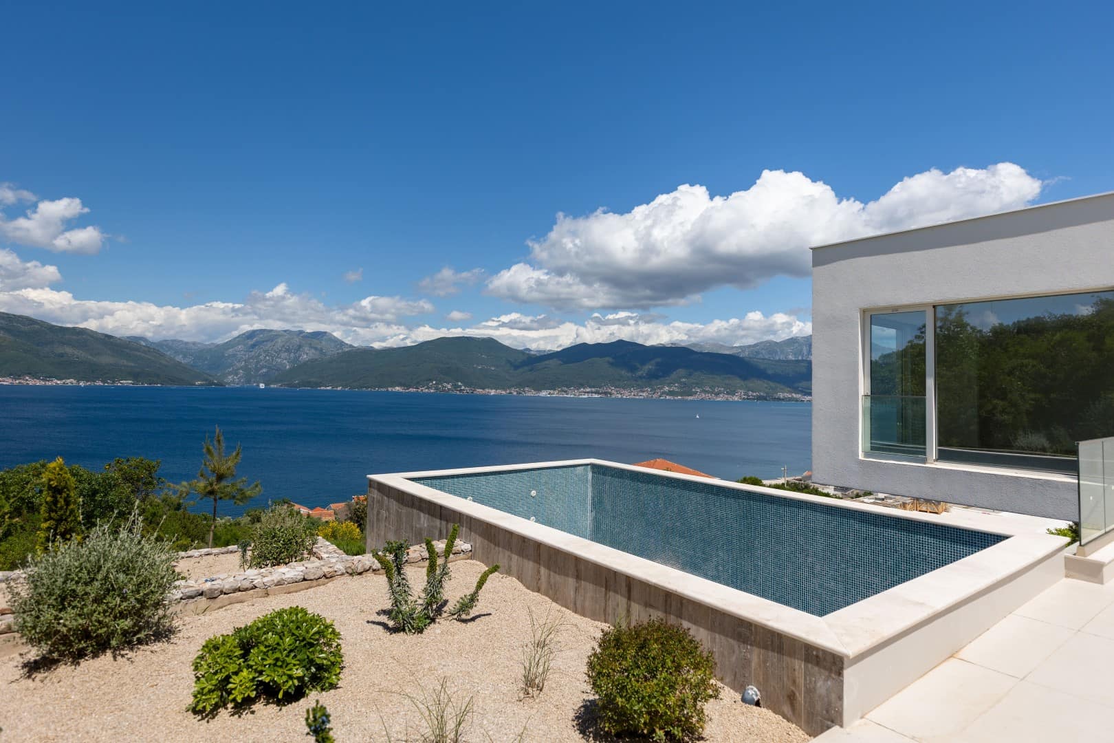 Contemporary 5bdr Villa with private swimming pool and panoramic sea view, Krasici (17)