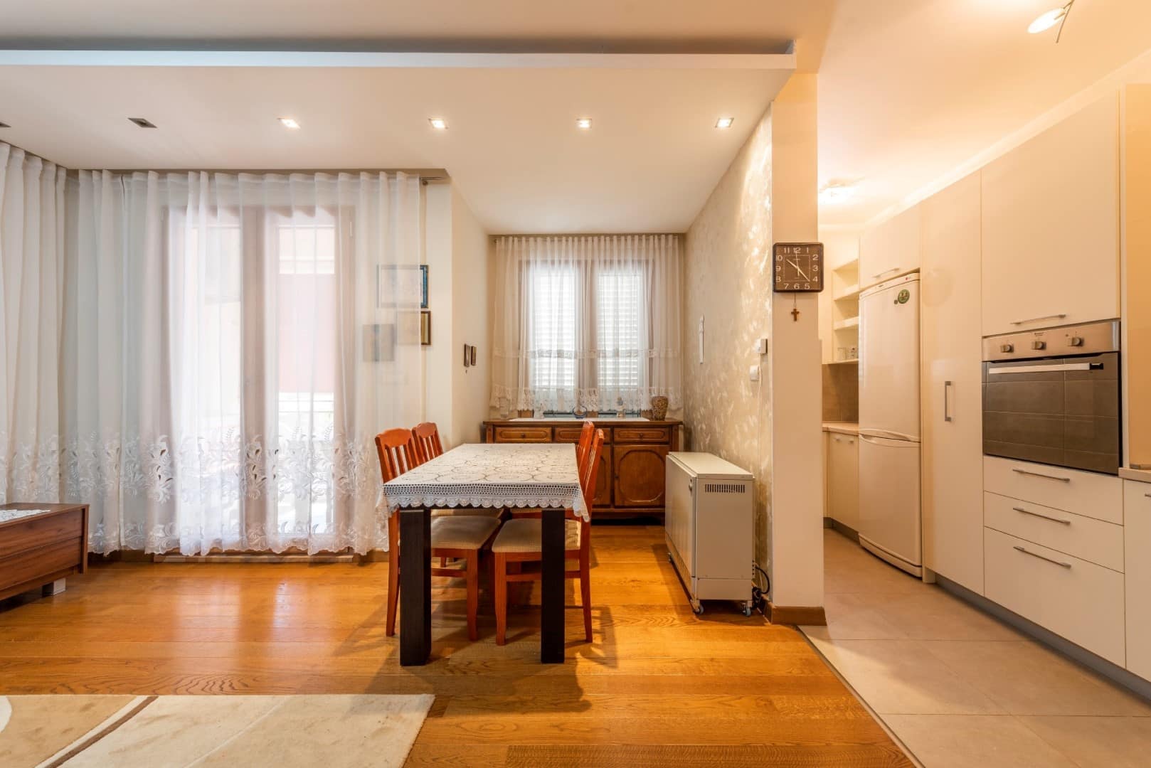 One-bedroom apartment on the first line to the sea, Petrovac, Budva (8)
