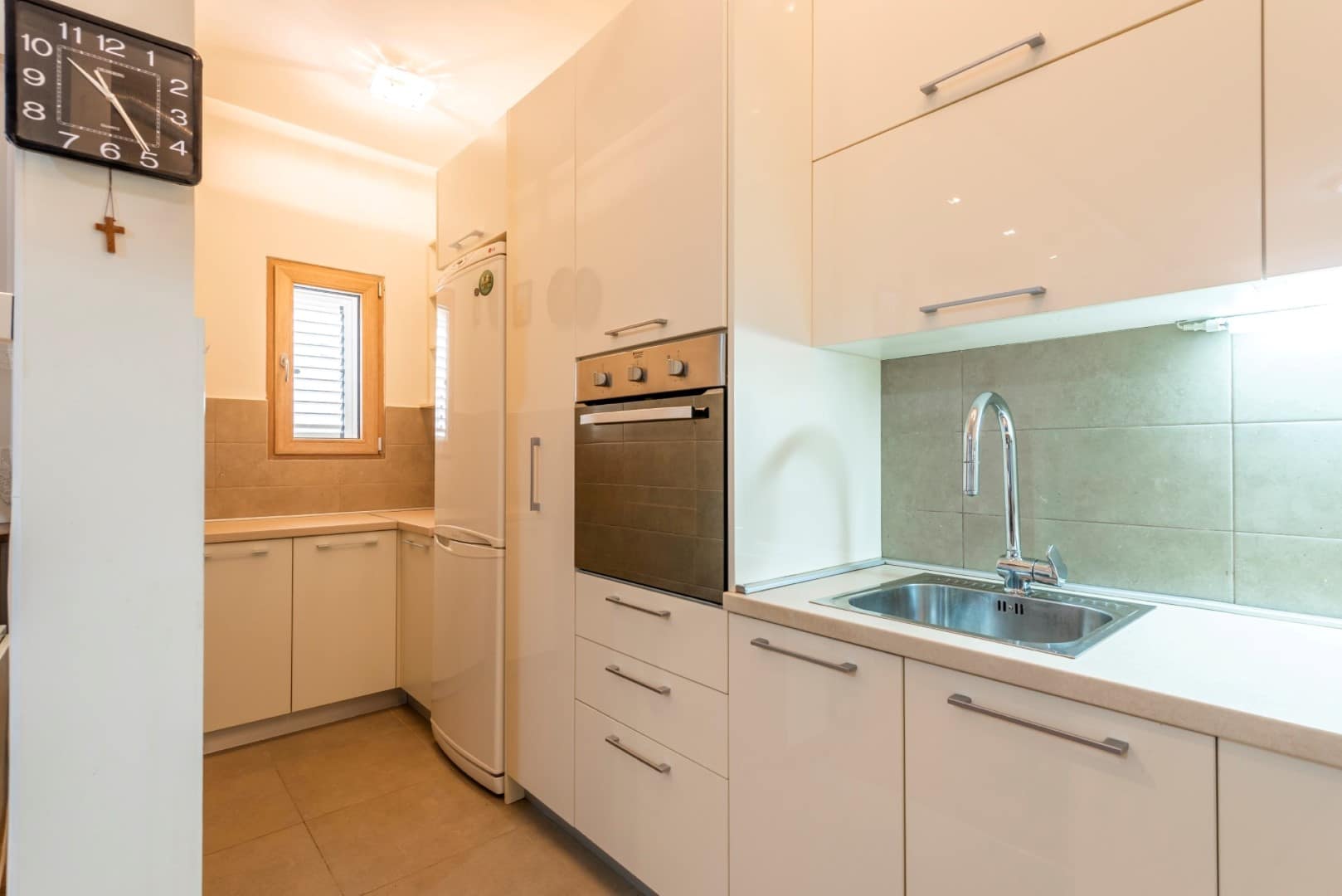 One-bedroom apartment on the first line to the sea, Petrovac, Budva (11)