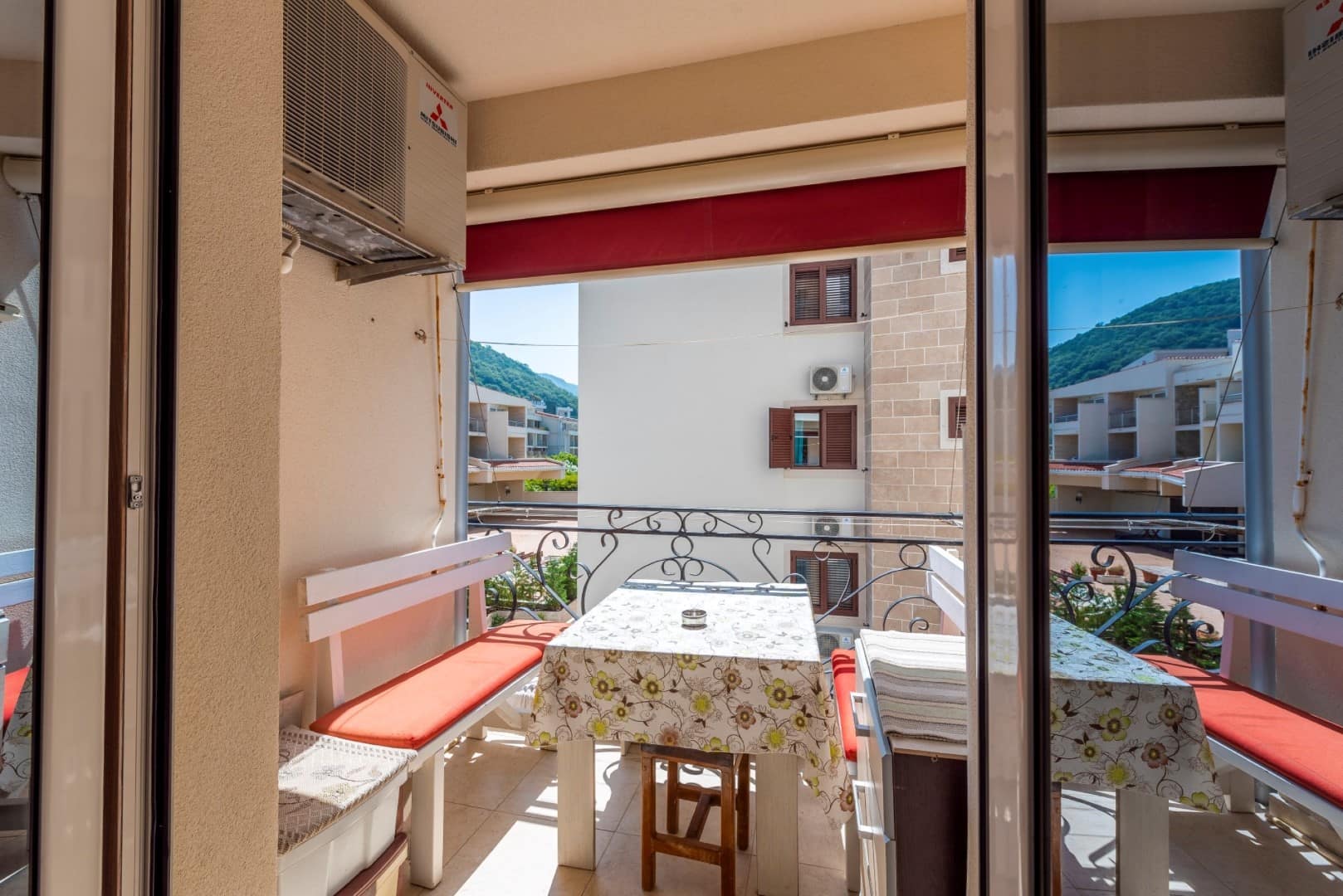 One-bedroom apartment on the first line to the sea, Petrovac, Budva (17)