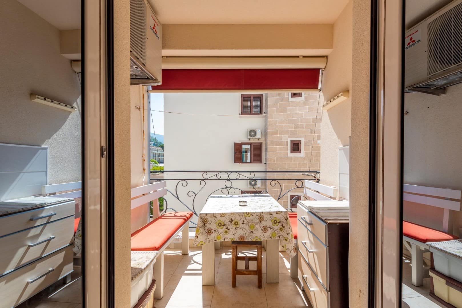 One-bedroom apartment on the first line to the sea, Petrovac, Budva (18)