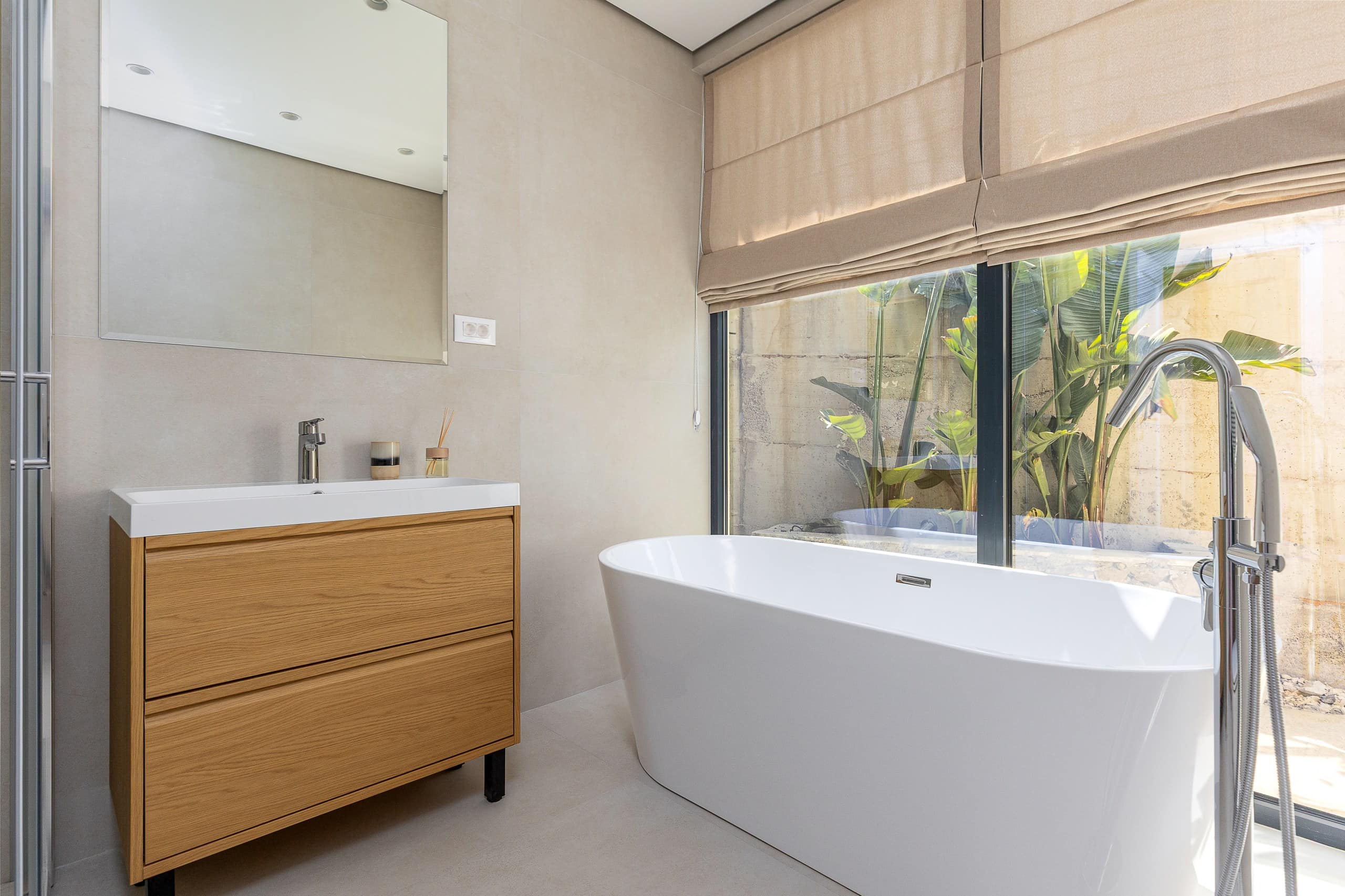 New 2-Bedroom Townhouse with Panoramic Sea Views, Green Hill (19)