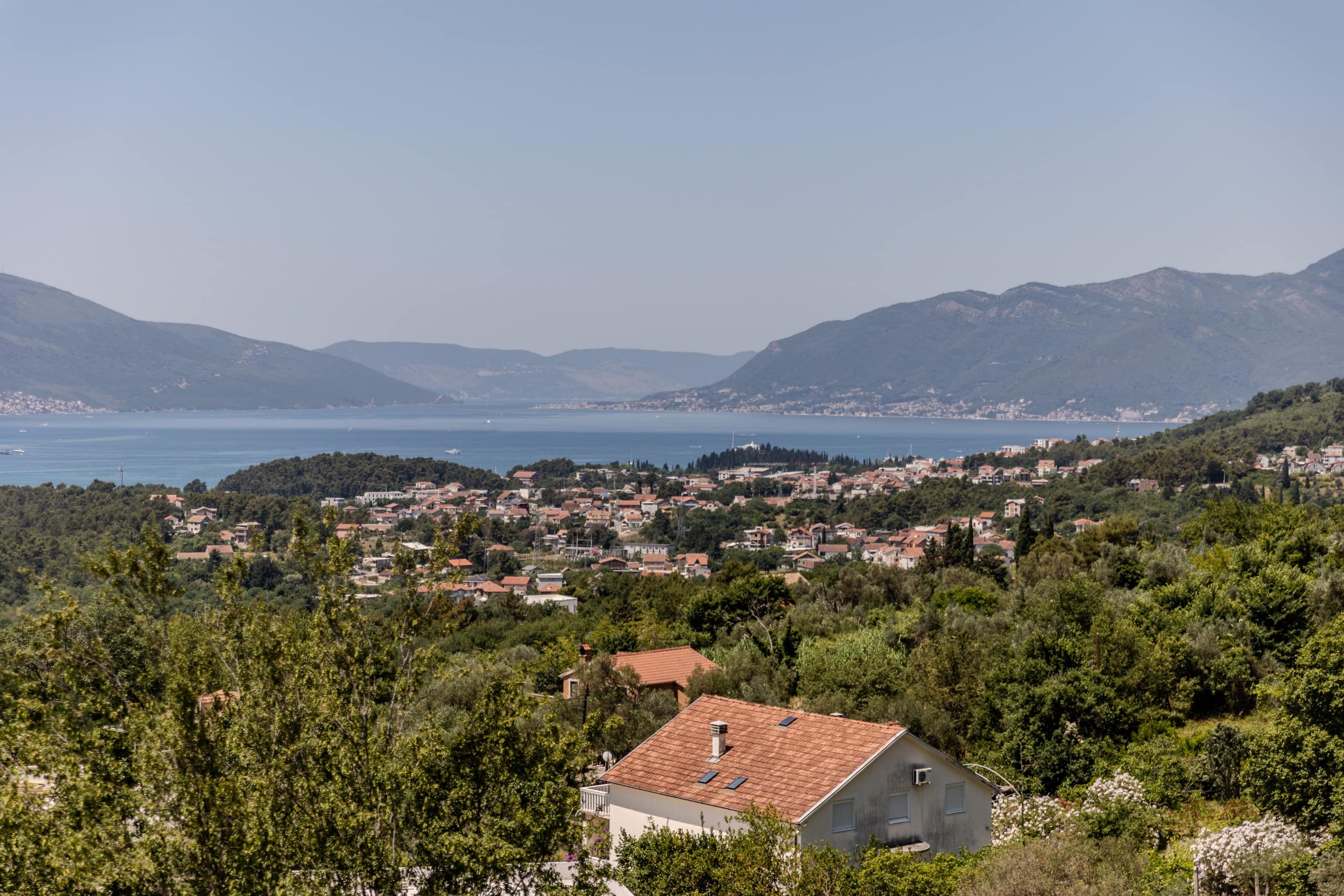 New 2-Bedroom Townhouse with Panoramic Sea Views, Green Hill (23)
