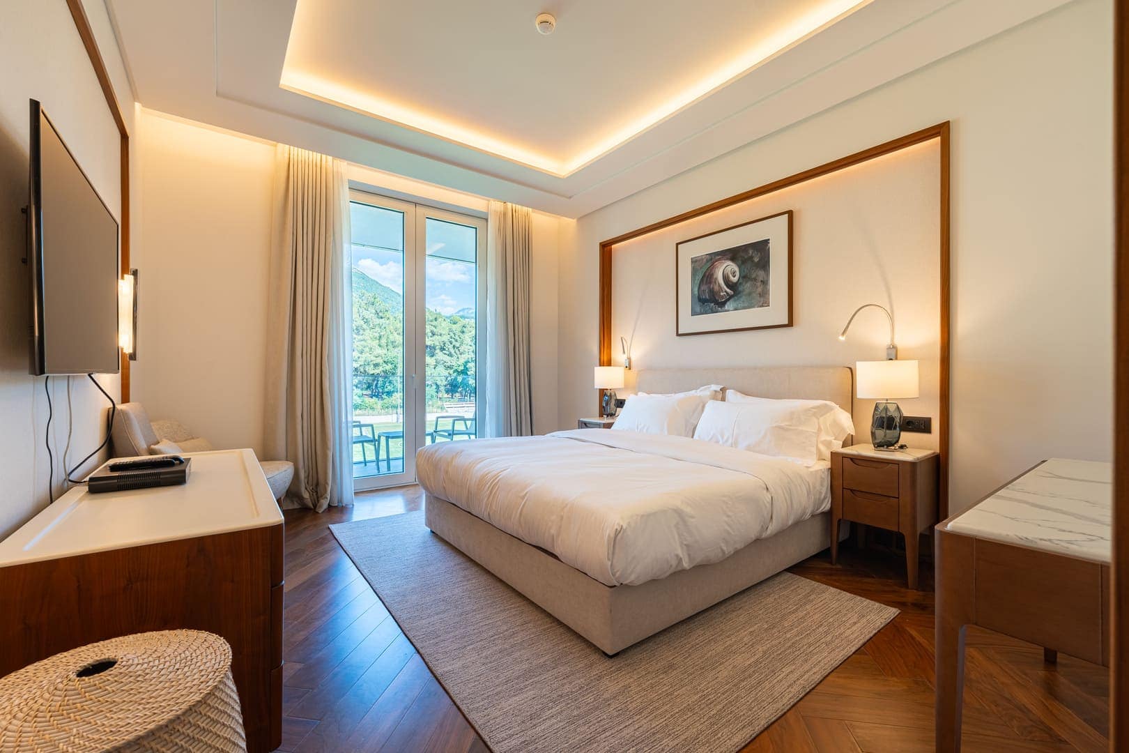 Exclusive Two-bedroom Sea-View Apartment in Elena Building, Porto Montenegro (6)