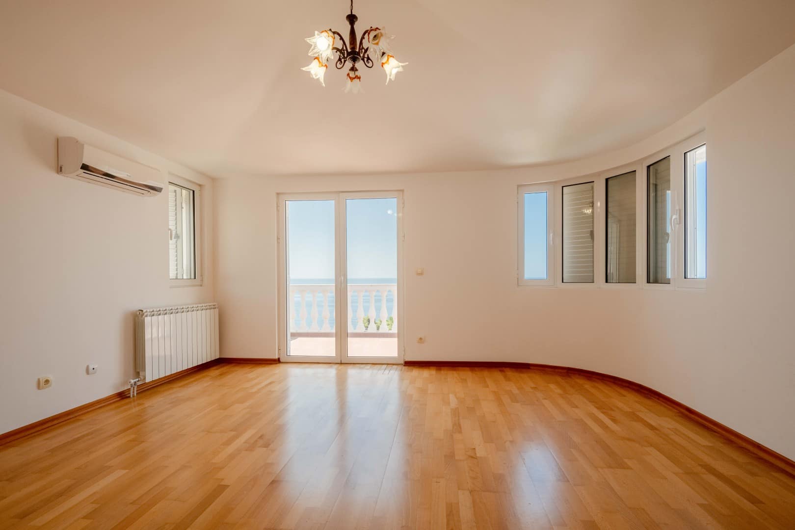 8-Bedroom villa near the sea, Dobre Vode (12)