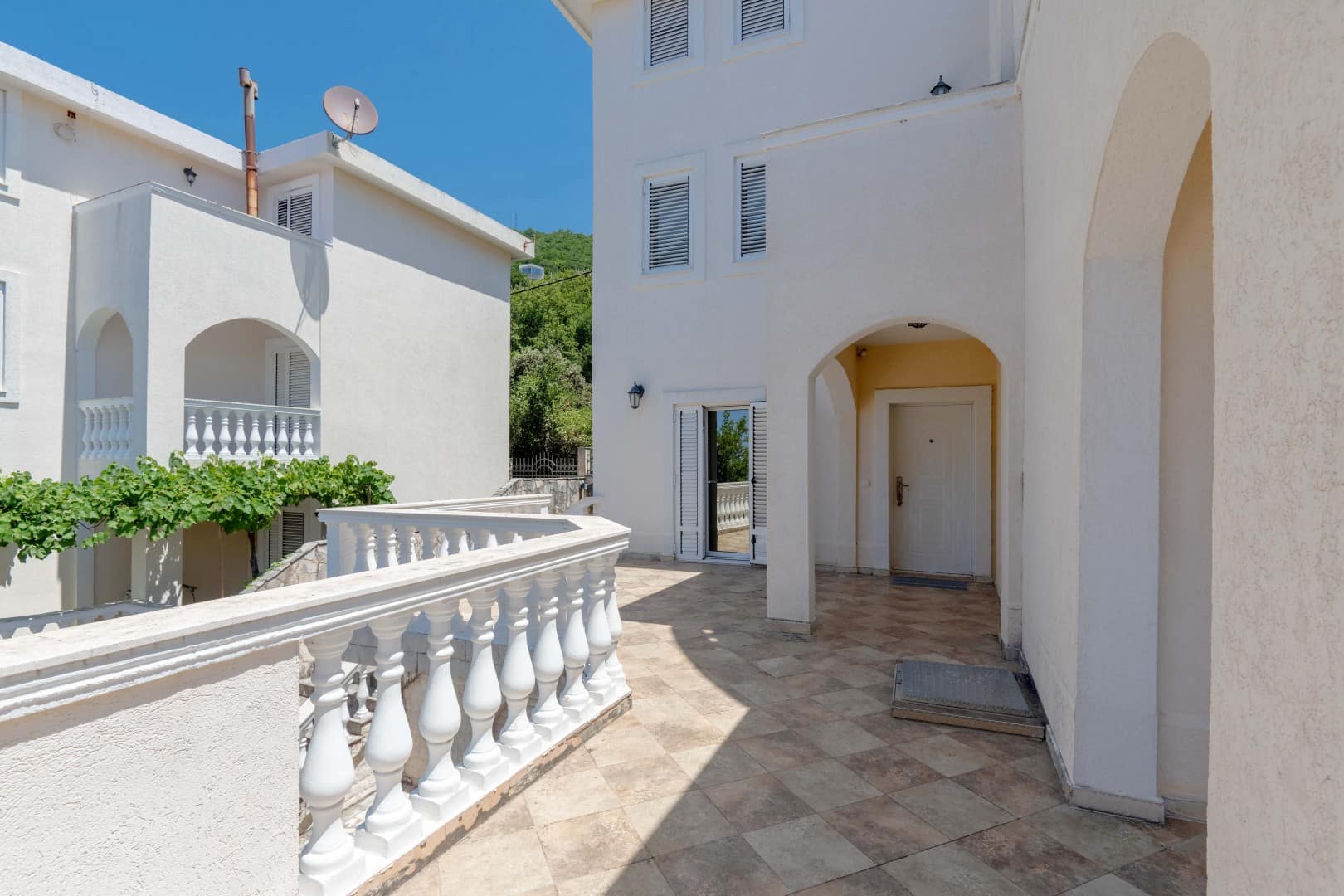 8-Bedroom villa near the sea, Dobre Vode (23)