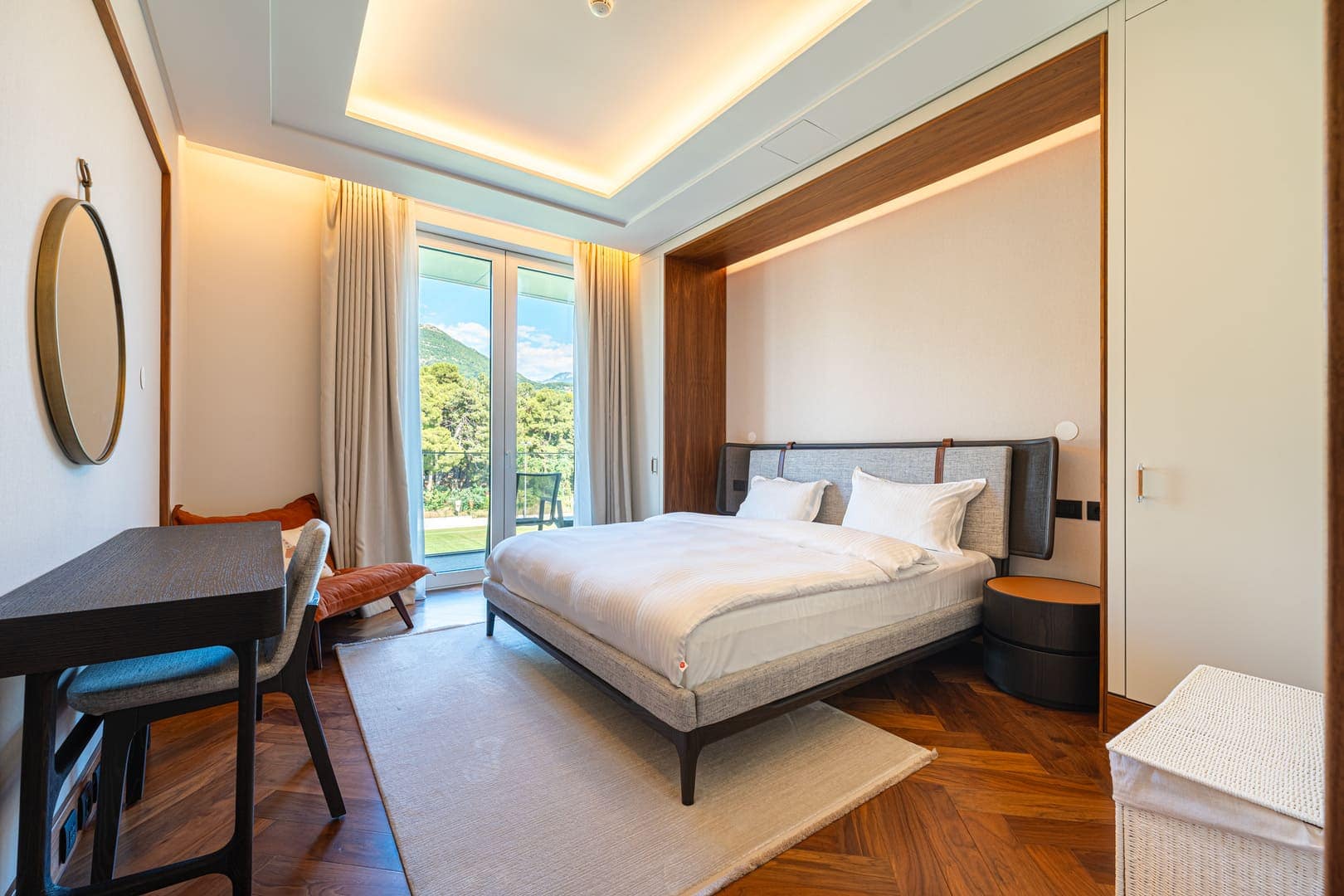 Luxury 4bdr Apartment in Elena Building, Porto Montenegro (7)