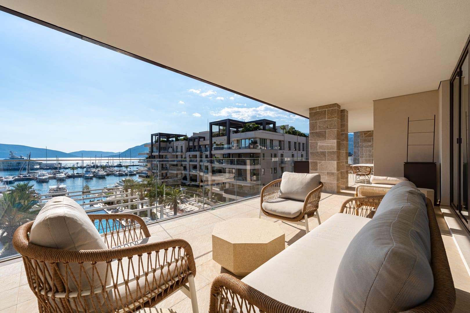 Luxury 4bdr Apartment in Elena Building, Porto Montenegro (15)