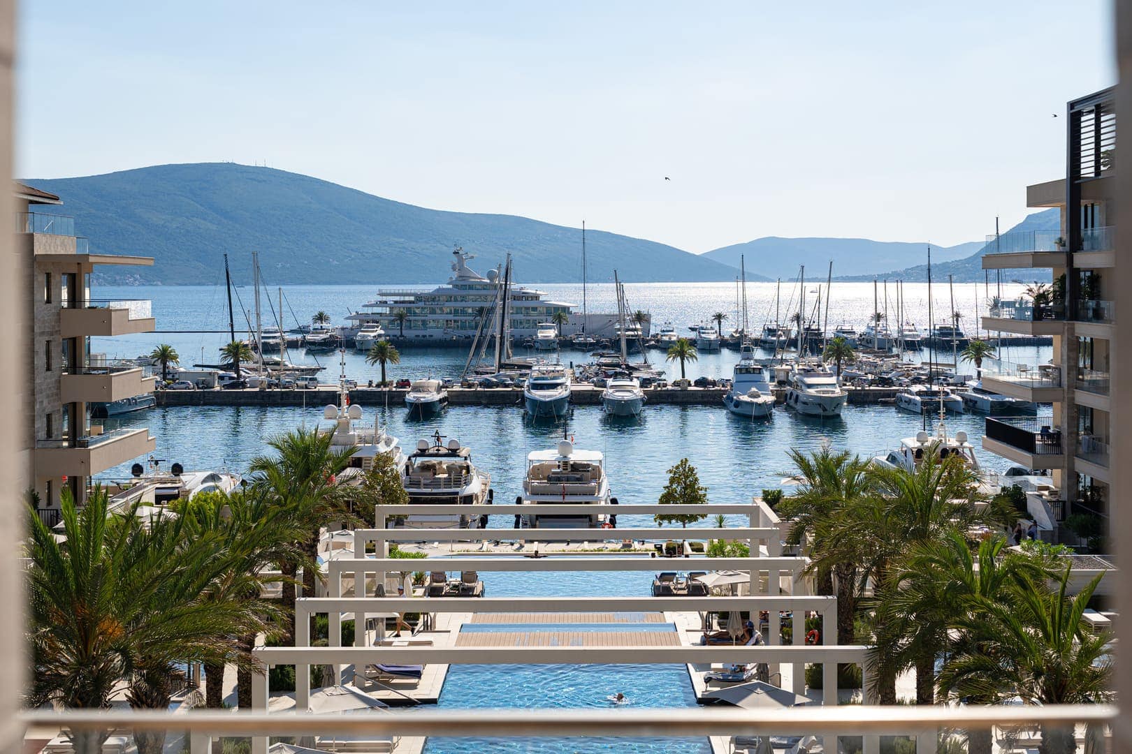Luxury 4bdr Apartment in Elena Building, Porto Montenegro (19)