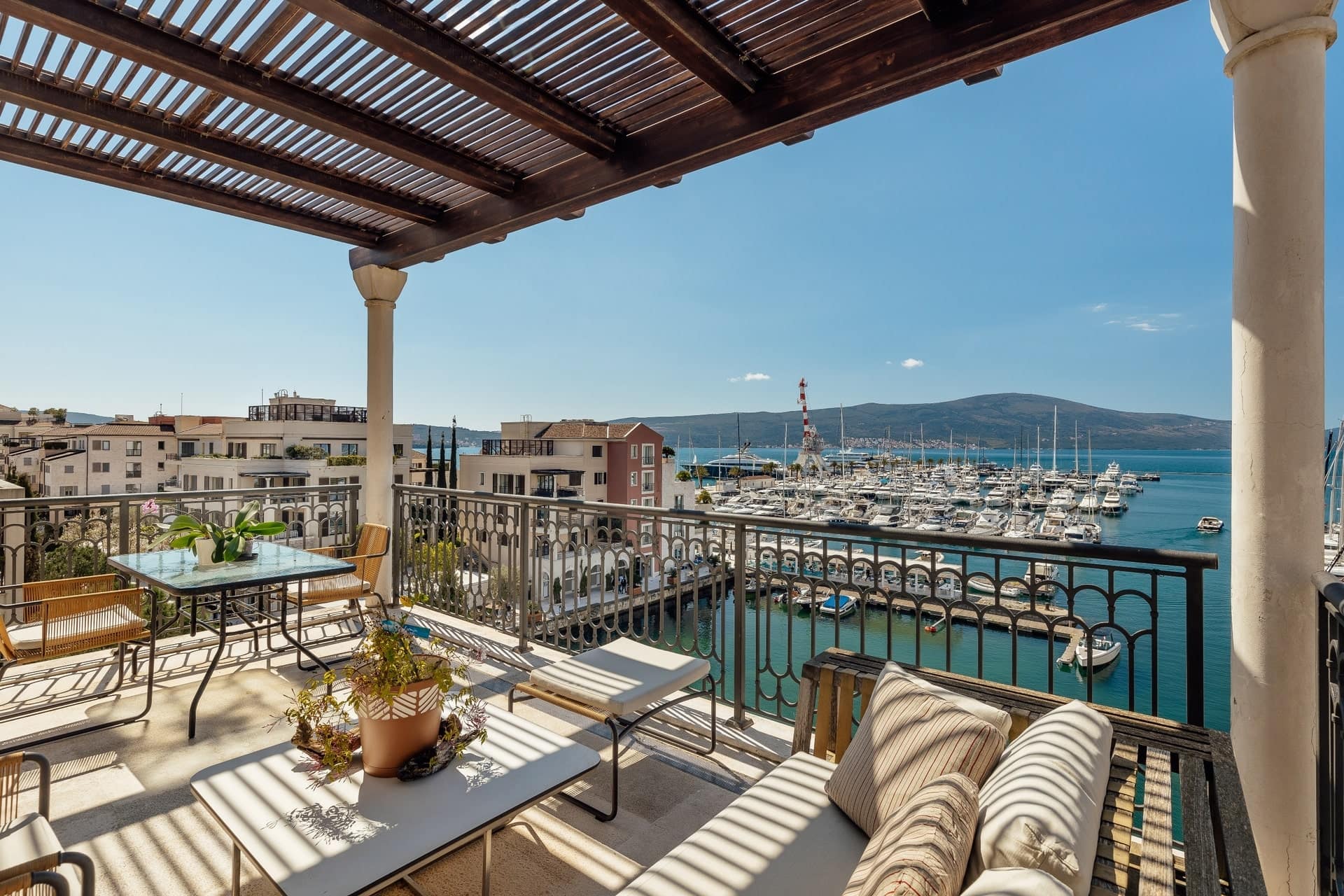 Waterfront Penthouse in Tara Building, Porto Montenegro (5)